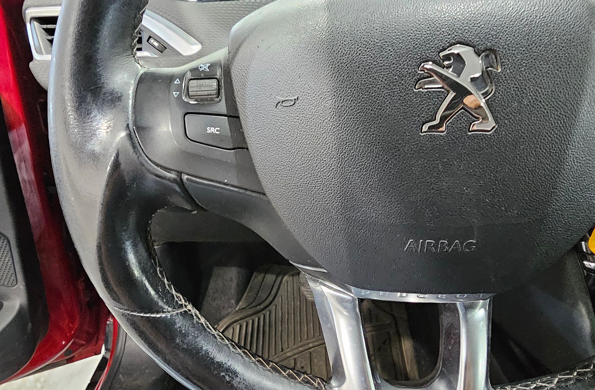 Peugeot 2008 PureTech 110 Allure EAT6 - foto 30