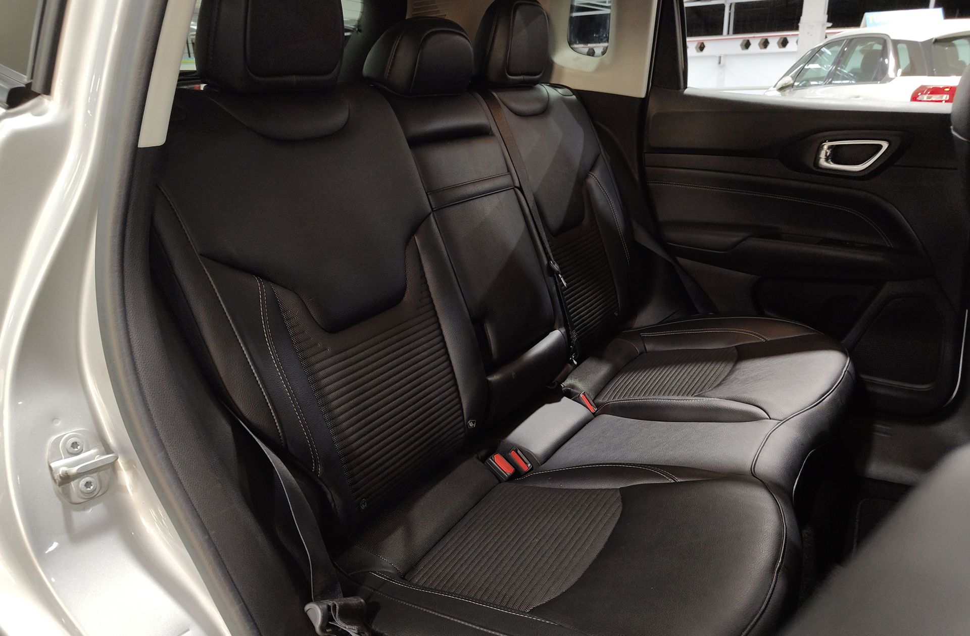 Jeep Compass 1.3 Gse Night Eagle FWD - foto 17