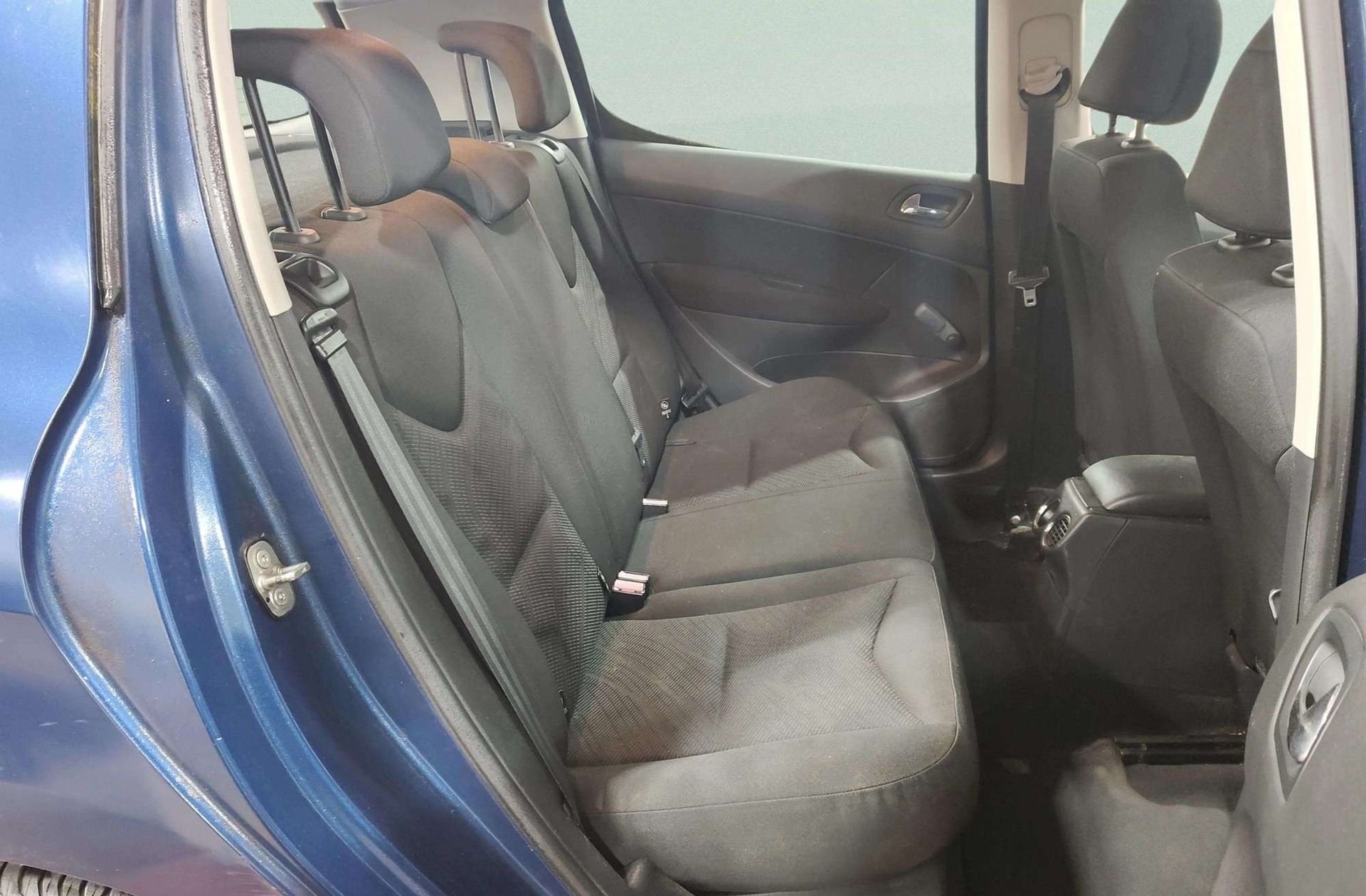 Peugeot 308 1.6 HDi Confort - foto 14