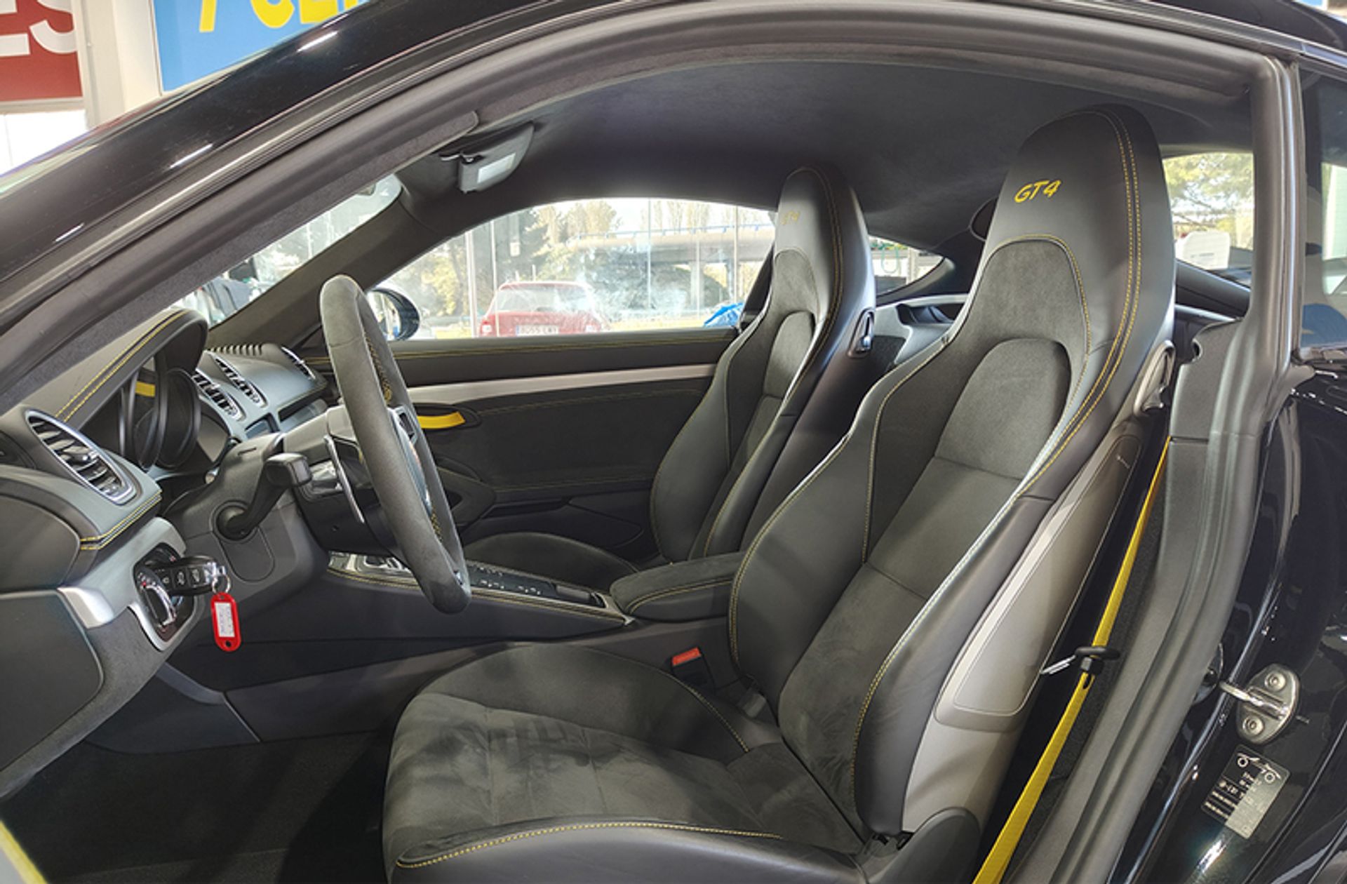 Porsche 718 Cayman GT4 - foto 13