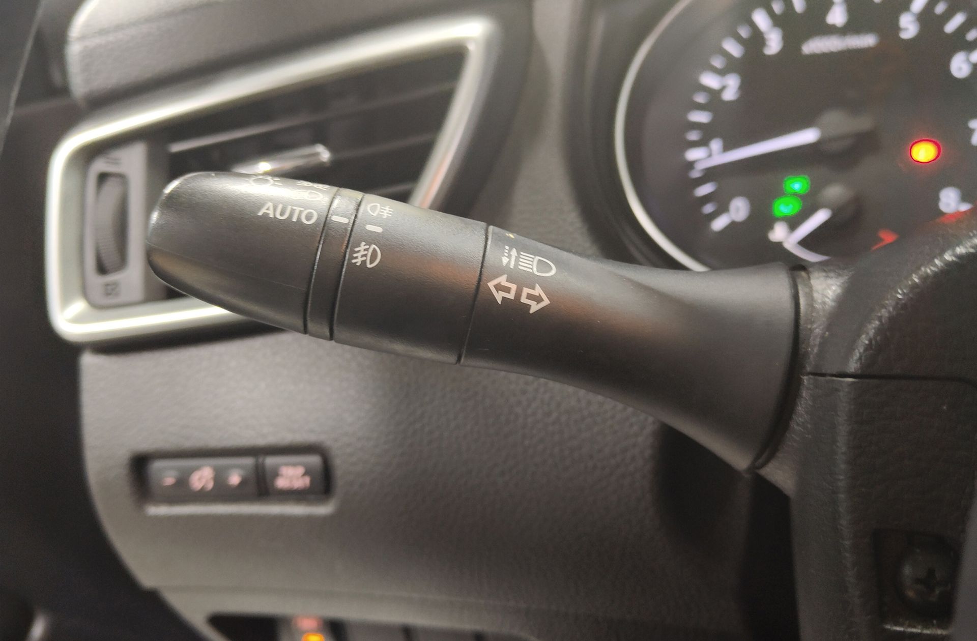 Nissan Qashqai DIG-T 115 N-Connecta - foto 25