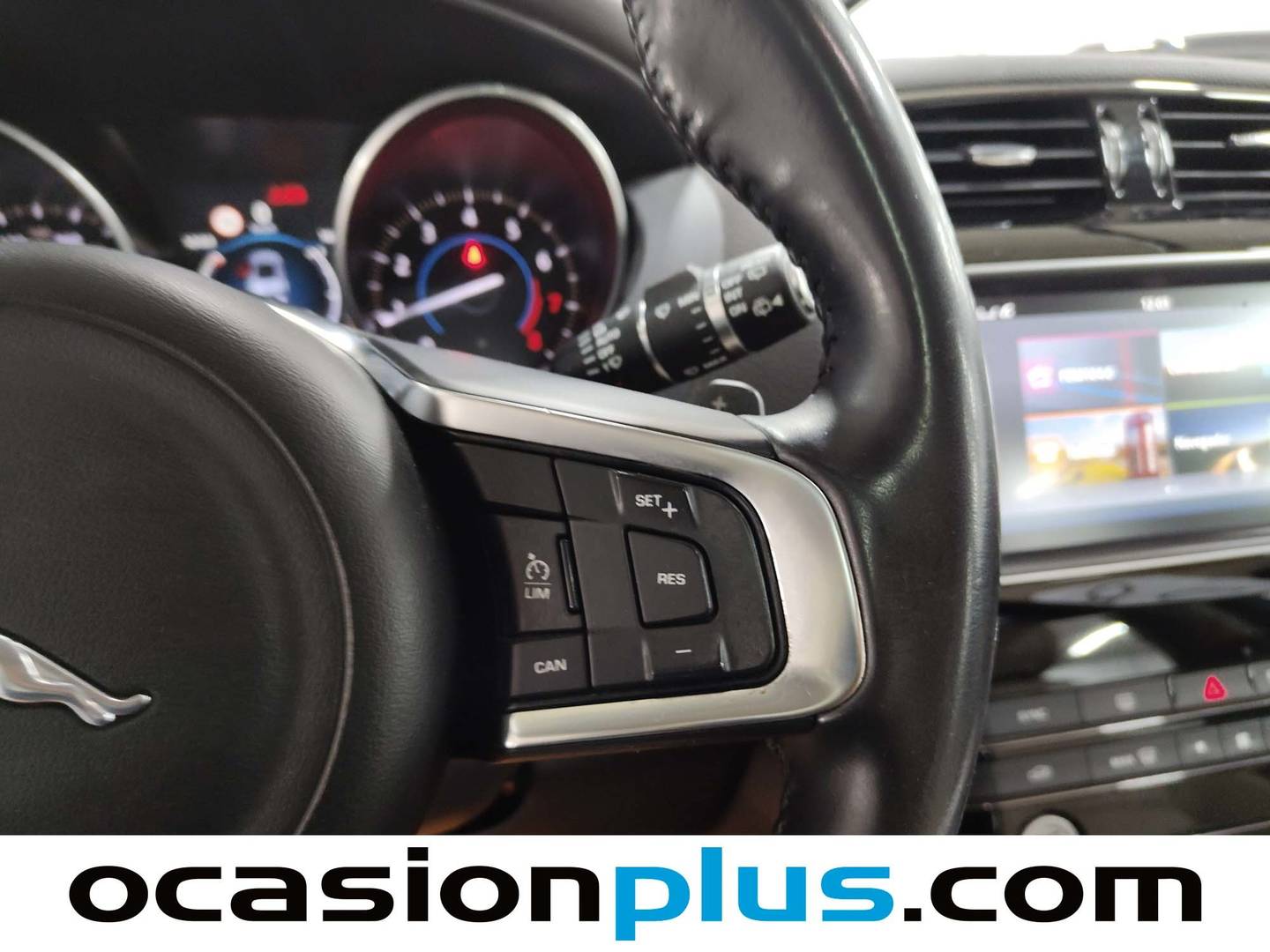 Foto Jaguar F-Pace Jaguar F-PACE 2.0T i4 Prestige AWD Auto (250 CV)