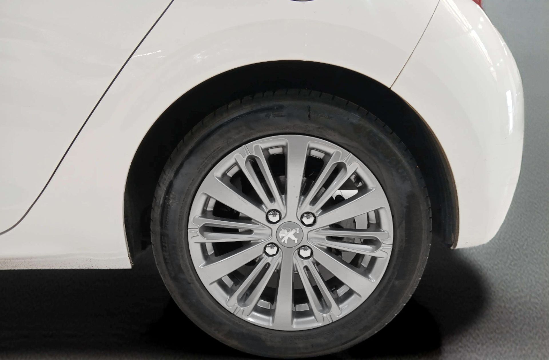 Peugeot 208 PureTech 110 Allure EAT6 - foto 37