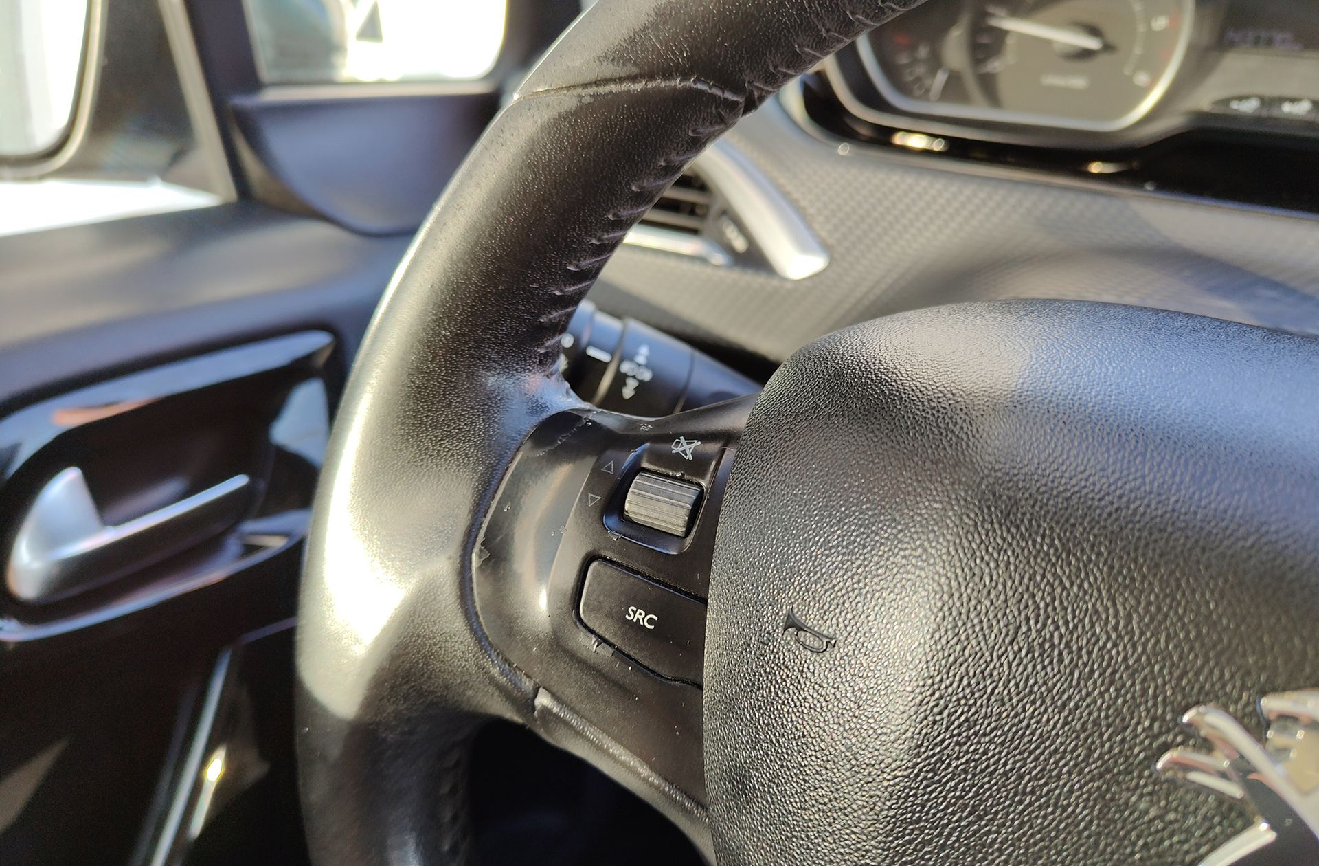 Peugeot 208 1.6 BlueHDi Style - foto 24