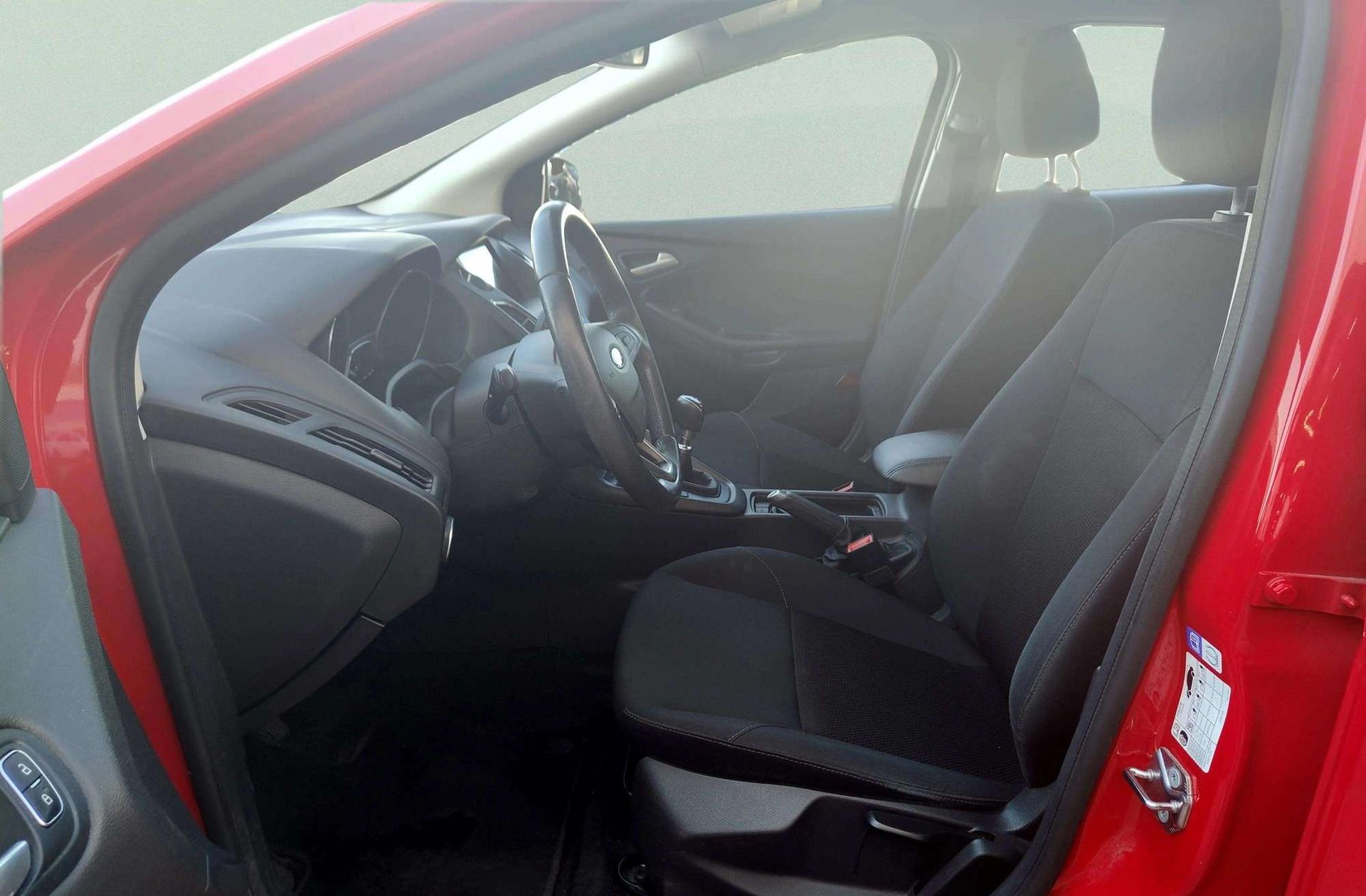 Ford Focus 1.0 EcoBoost Business - foto 11