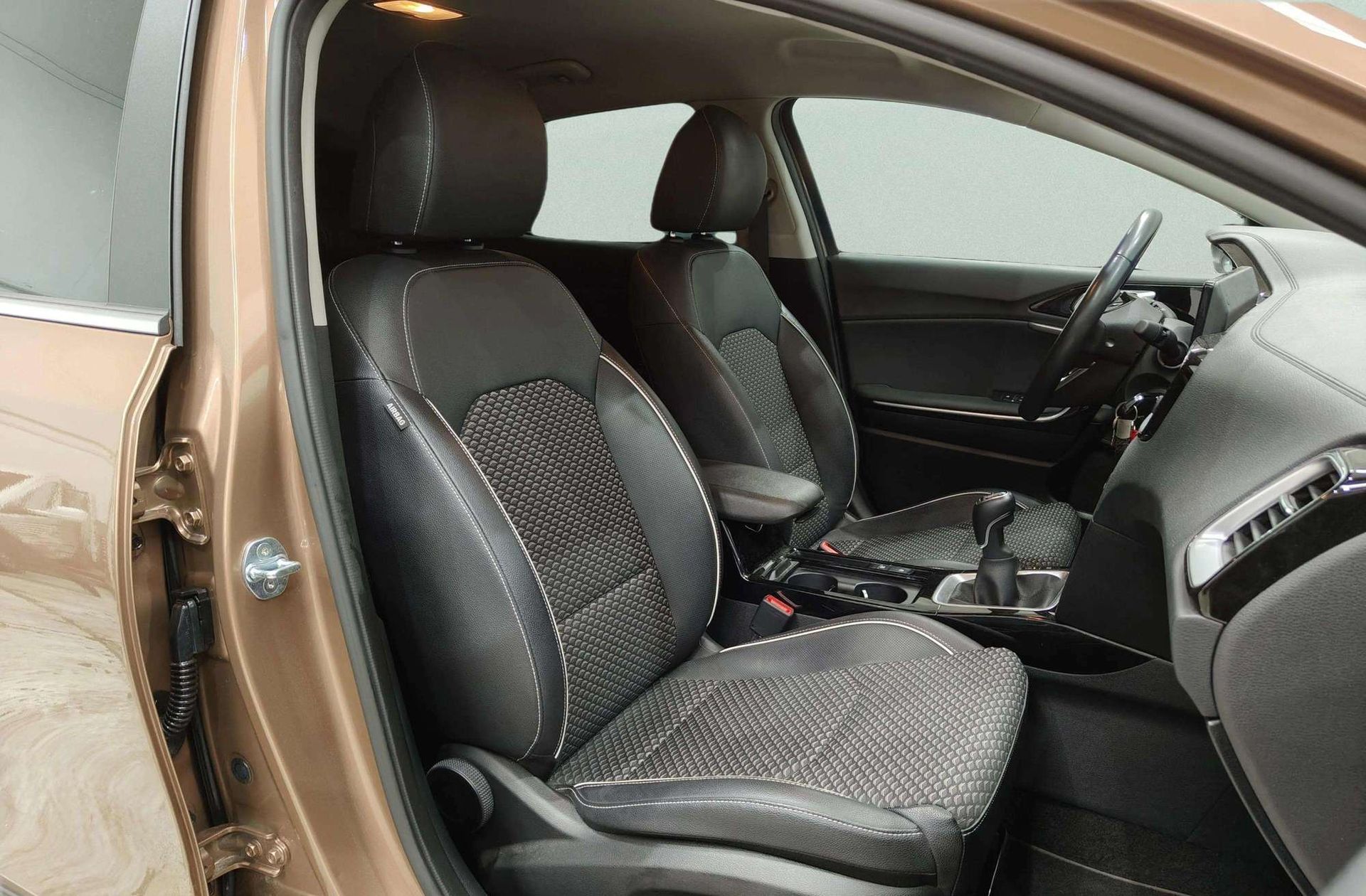 Kia XCeed 1.5 MHEV iMT Tech - foto 21