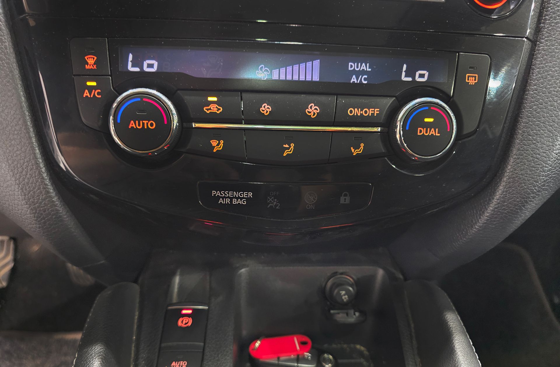 Nissan Qashqai DIG-T 115 N-Connecta - foto 28