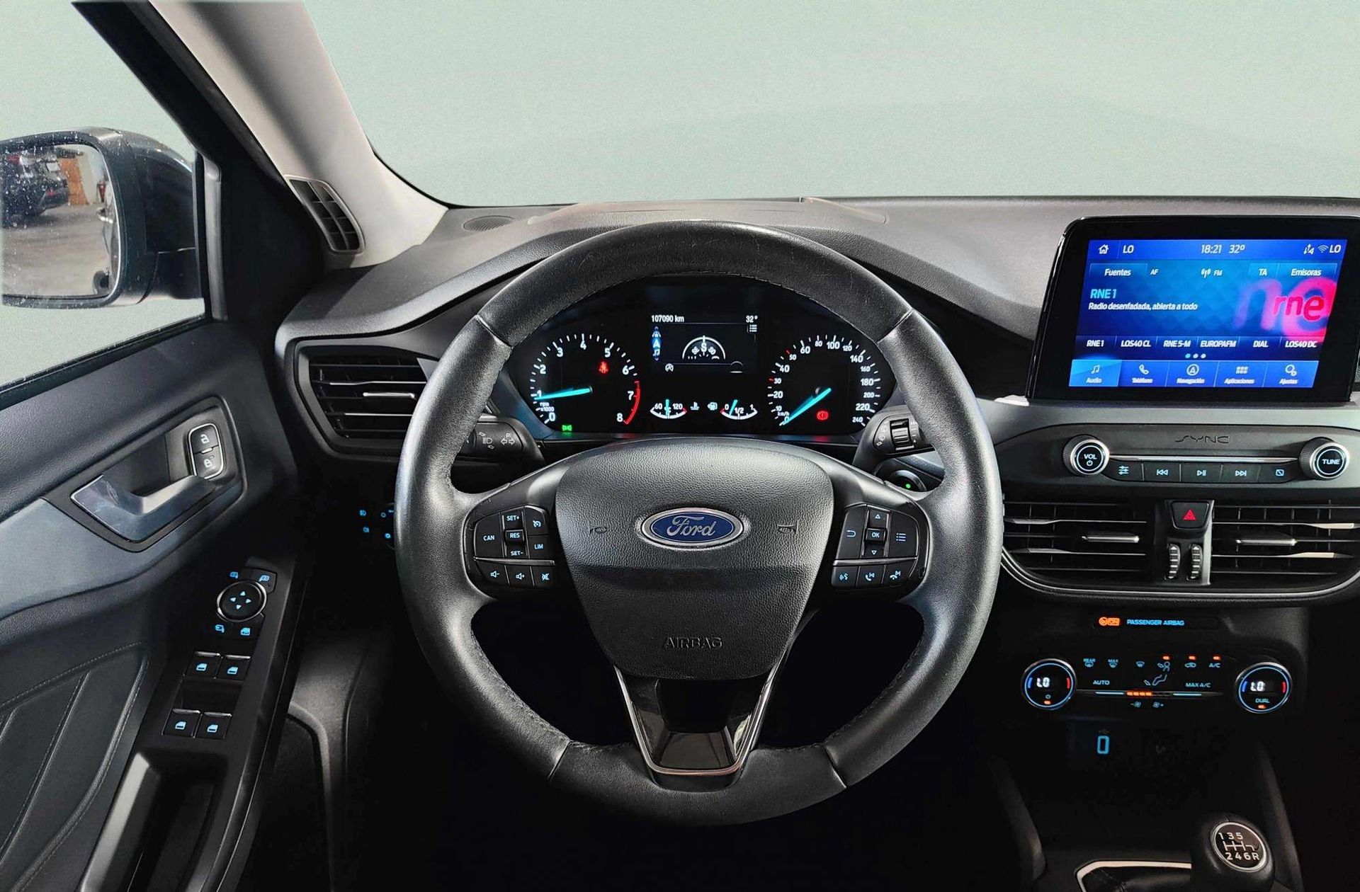 Ford Focus 1.0 EcoBoost Active - foto 25