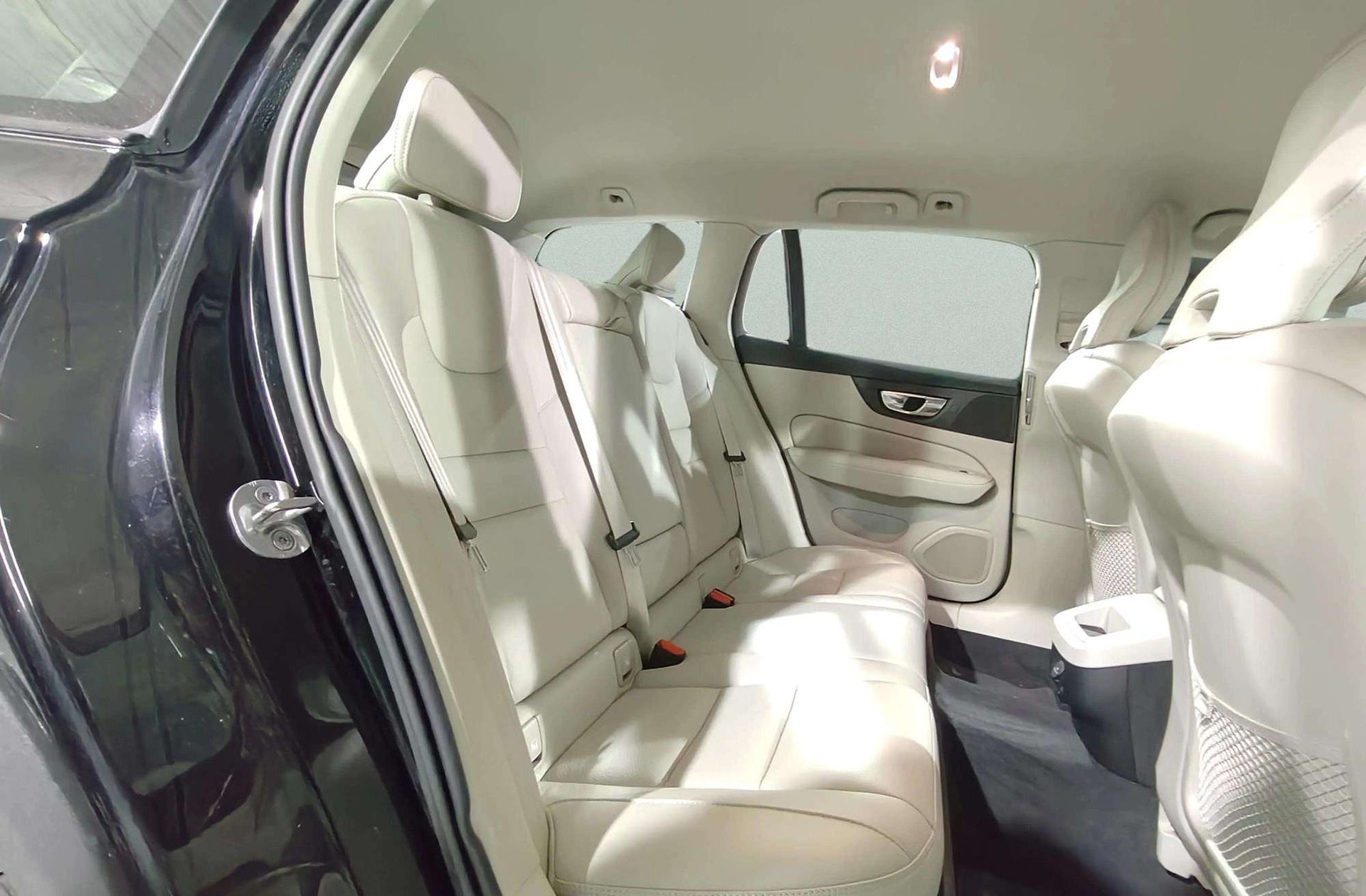 Volvo V60 B4 D Cross Country Core AWD - foto 19