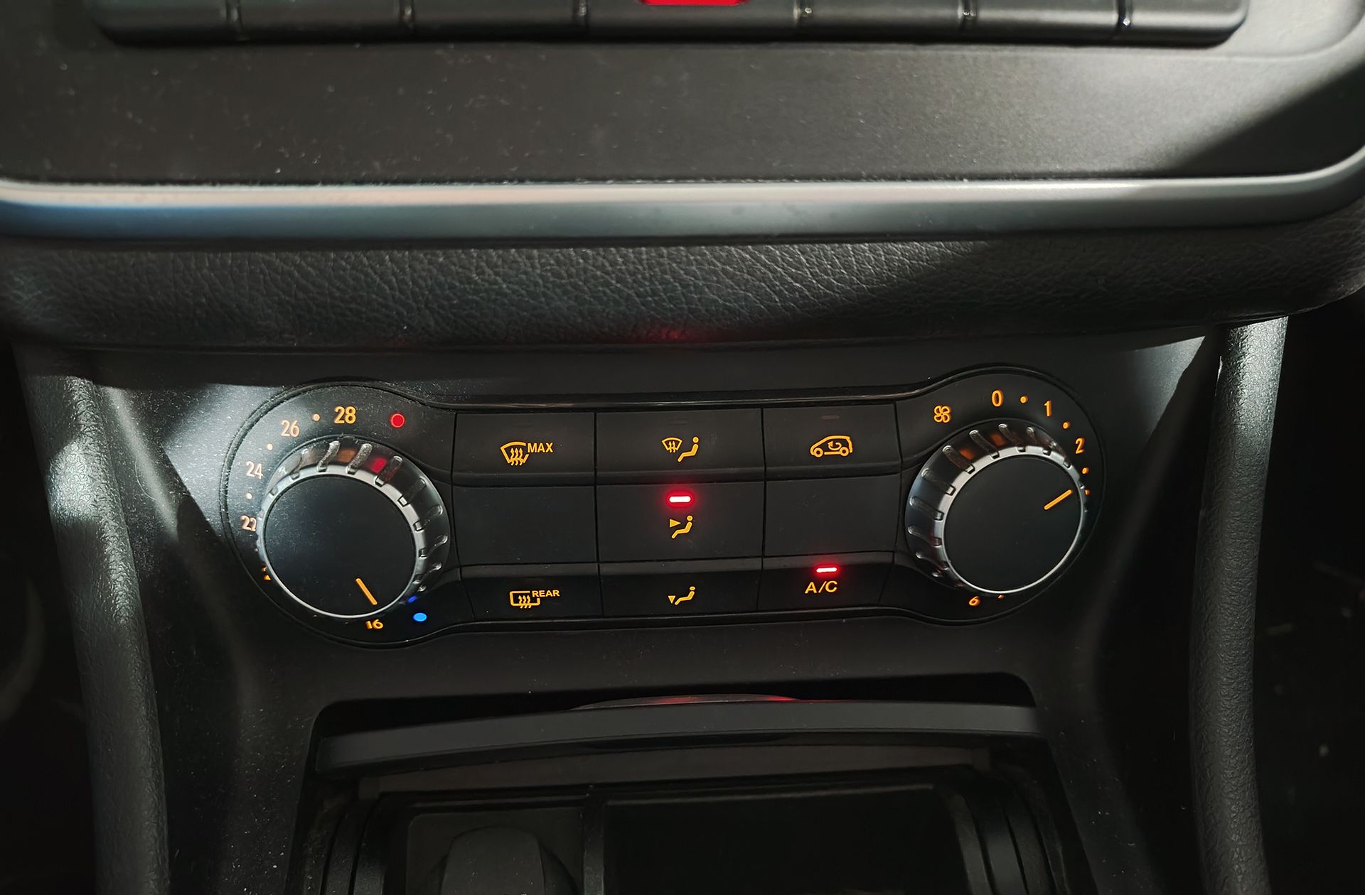 Mercedes-Benz CLA 200 d - foto 28