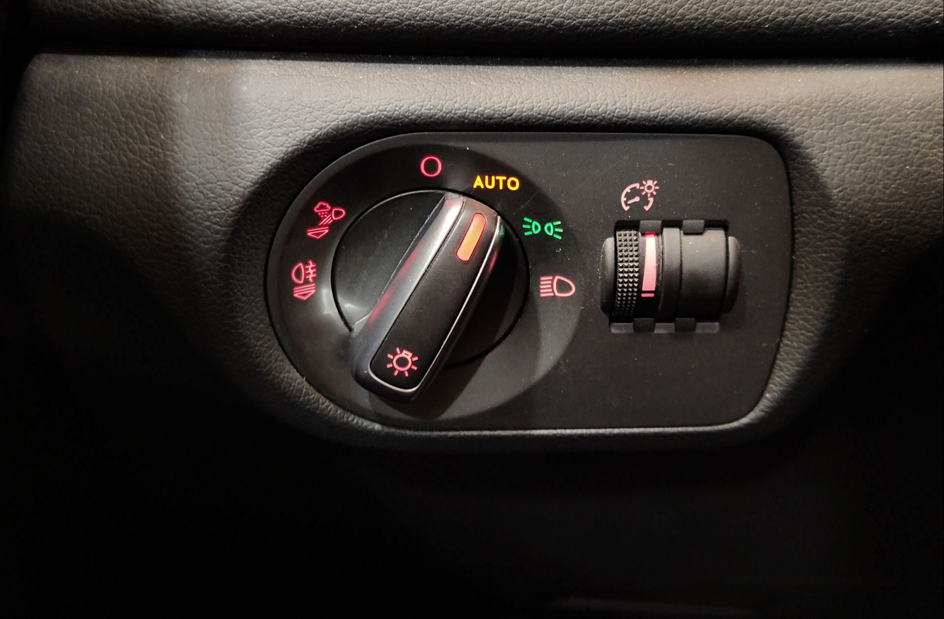 Audi Q3 design edition 2.0 TDI - foto 9