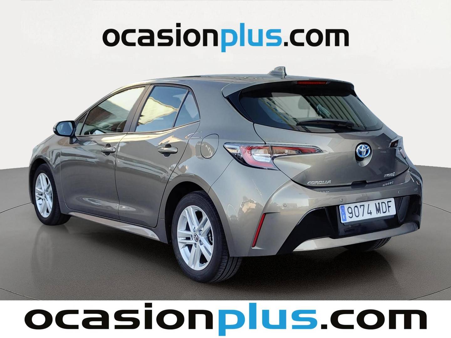 Foto trasera Toyota Corolla Toyota Corolla 1.8 125 Híbrido Active Tech E-CVT (122 CV) izquierda