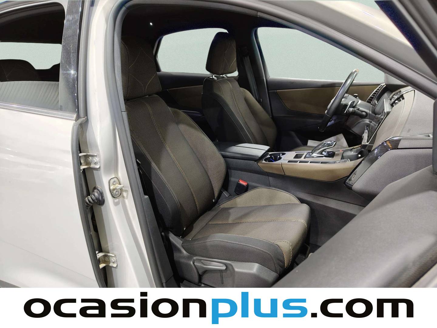 Foto DS DS 7 Crossback DS DS7 Crossback BlueHDi 130 DE Bastille + AT  (130 CV)