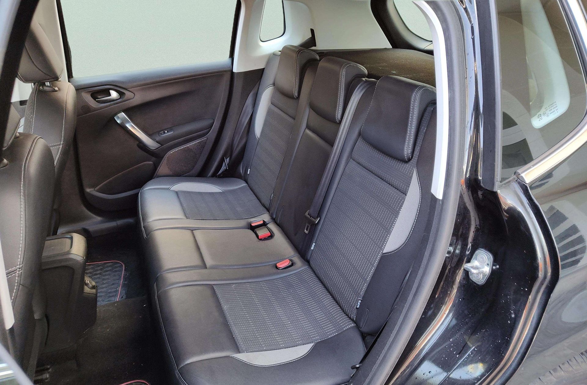 Peugeot 2008 e-HDI 92 Allure - foto 11