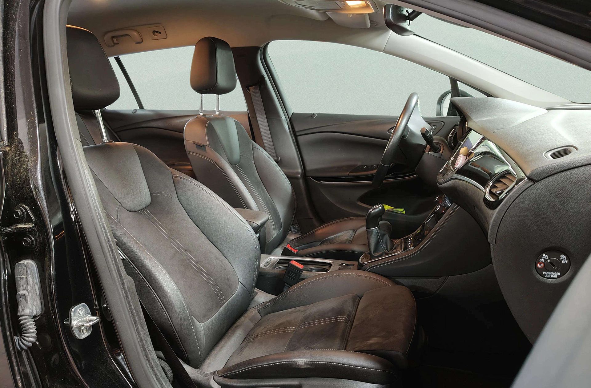 Opel Astra 1.2 Turbo SHR Elegance - foto 19