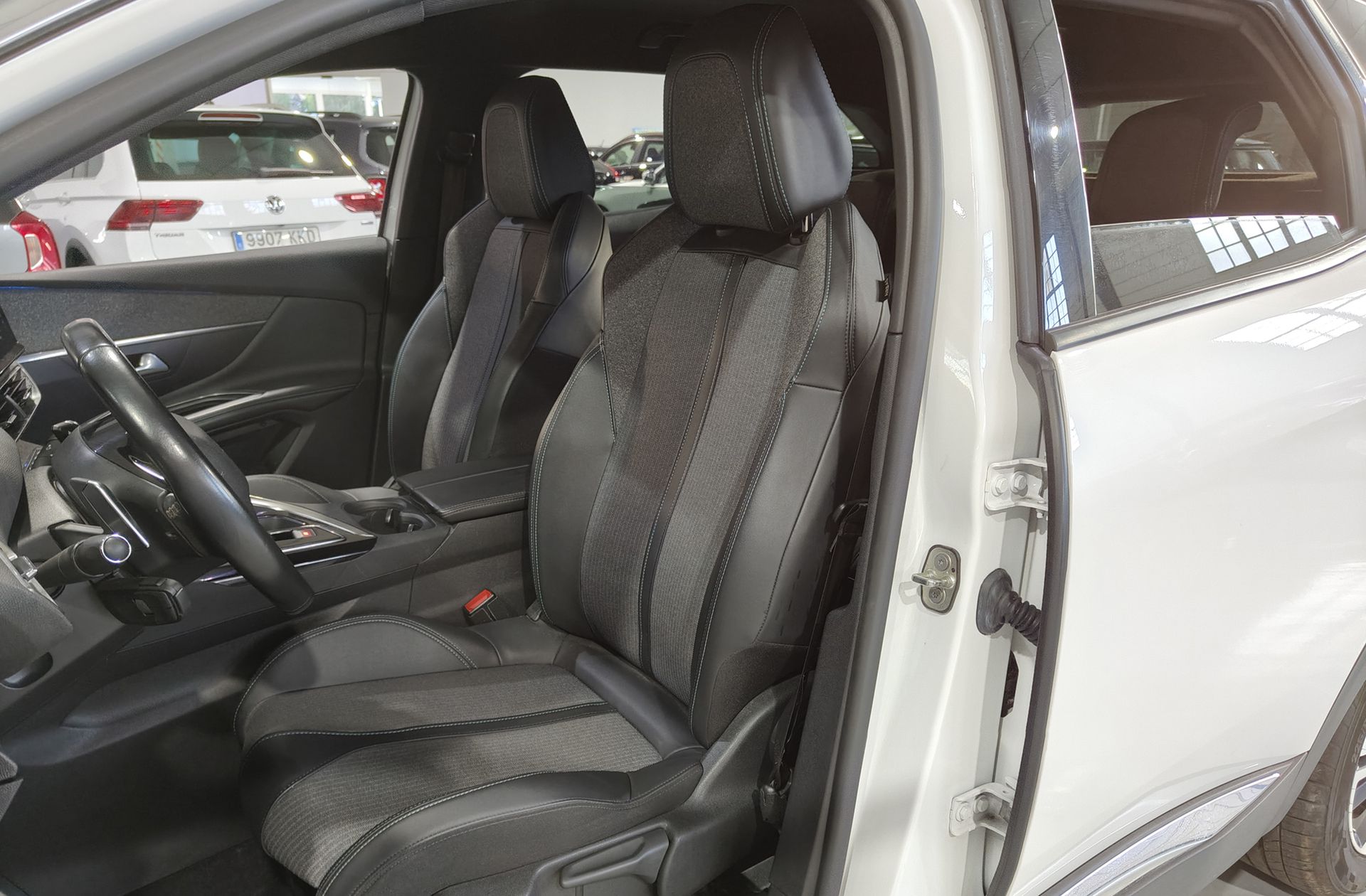 Peugeot 3008 300 Allure Pack e-EAT8 - foto 12