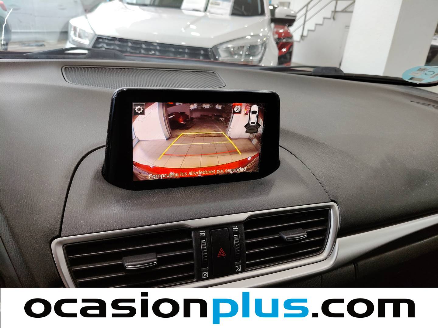 Extras y acabados del Mazda Mazda3 Mazda Mazda 3 2.2 DE MT Black Tech Edition (150 CV)