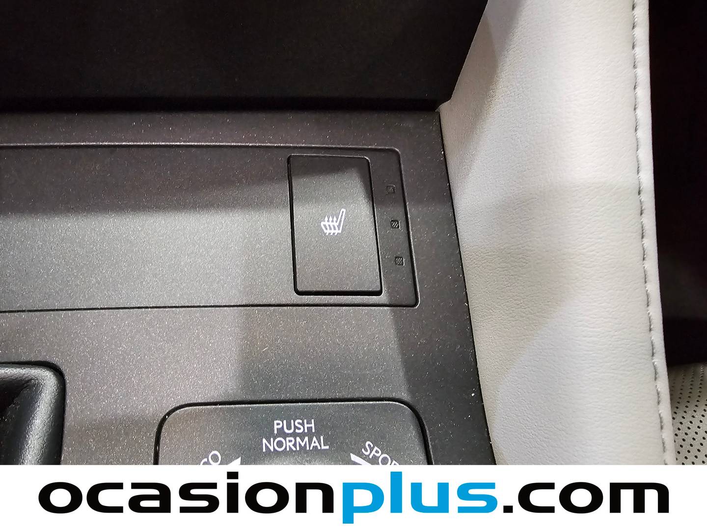 Extras y acabados del Lexus RC Lexus RC 300h Executive Navigation (223 CV)