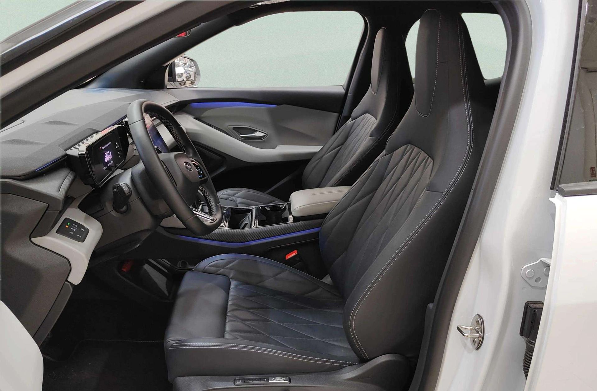 Ford Capri CX740L Premium Rango Extendido RWD 77kWh - foto 12