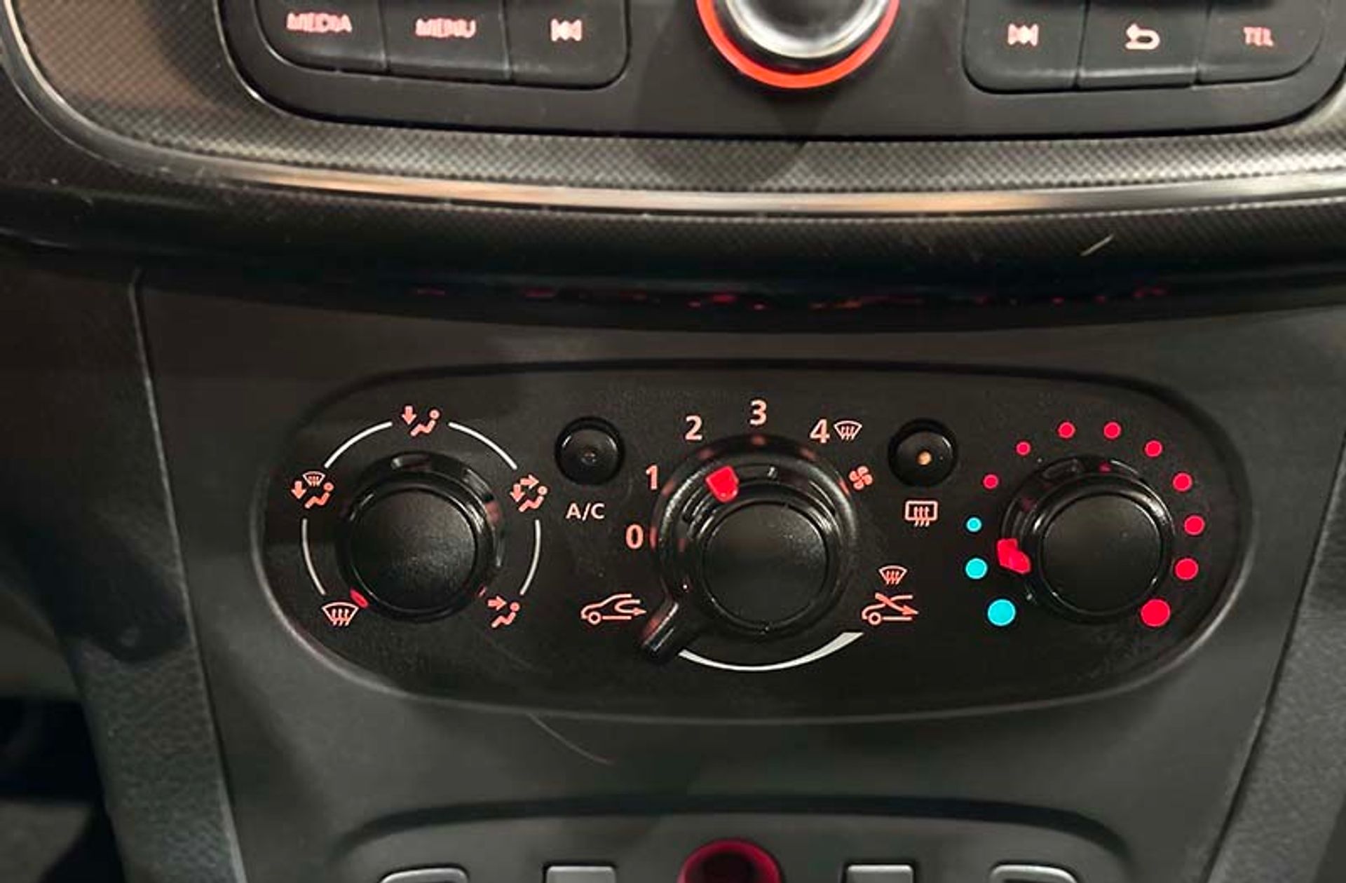 Dacia Logan Ambiance 1.0 - foto 23