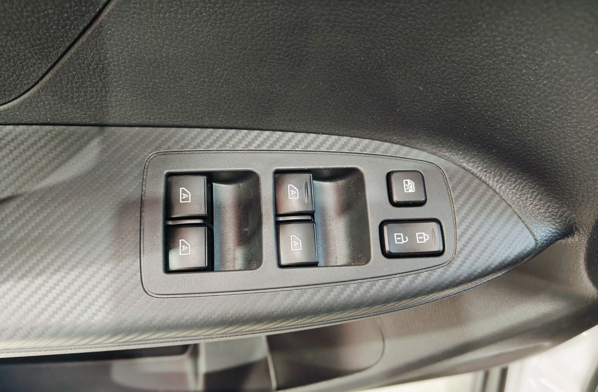 Mitsubishi Eclipse Cross 2.4 PHEV Kaiteki 4WD - foto 34
