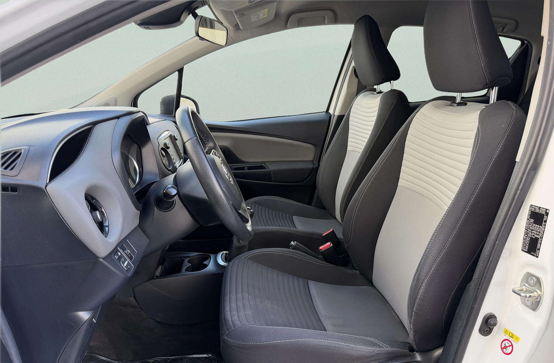 Toyota Yaris 1.5 Active - foto 9