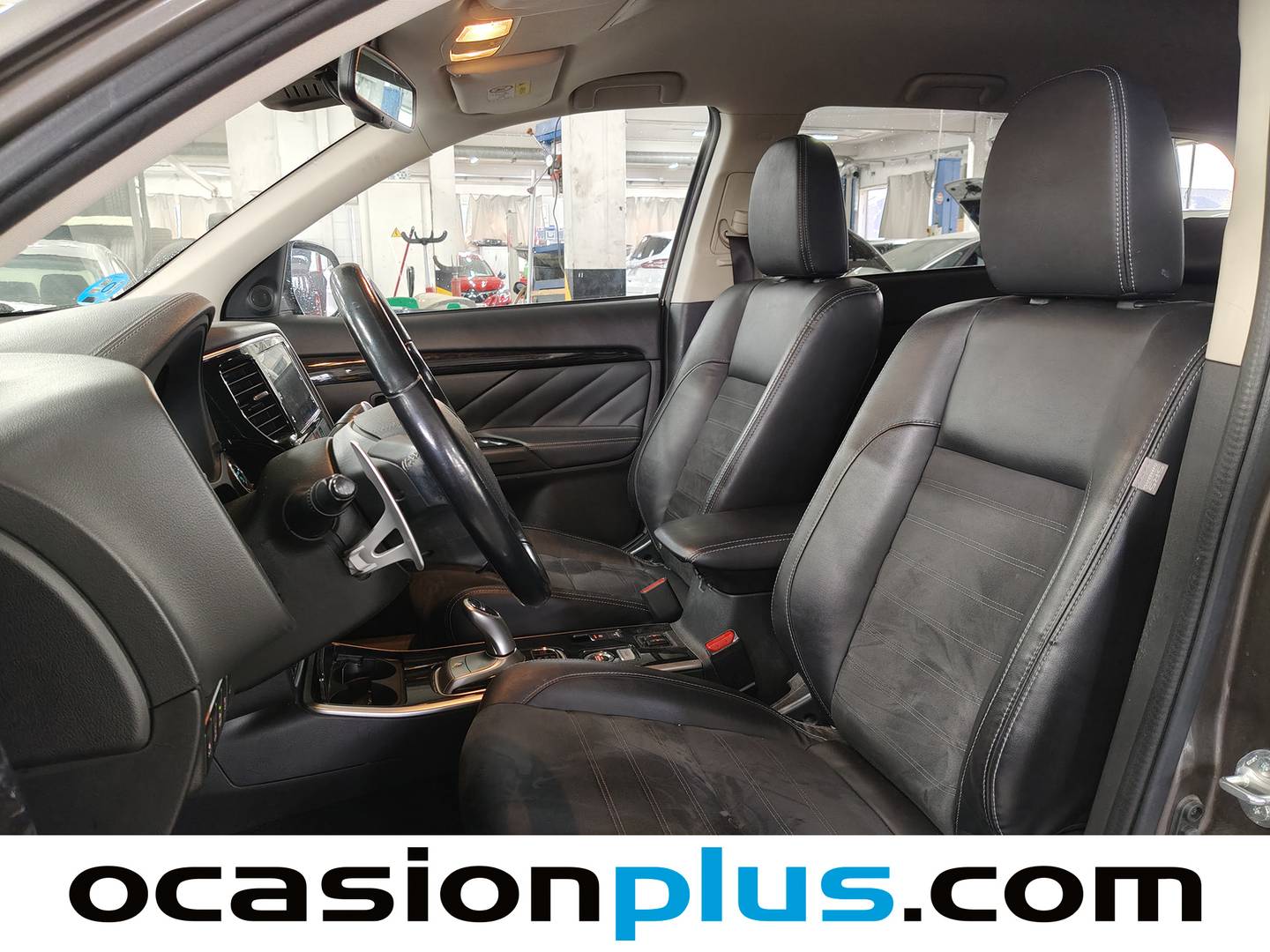 Foto asientos delanteros Mitsubishi Outlander Mitsubishi Outlander 2.0 PHEV Kaiteki 4WD Auto (203 CV)