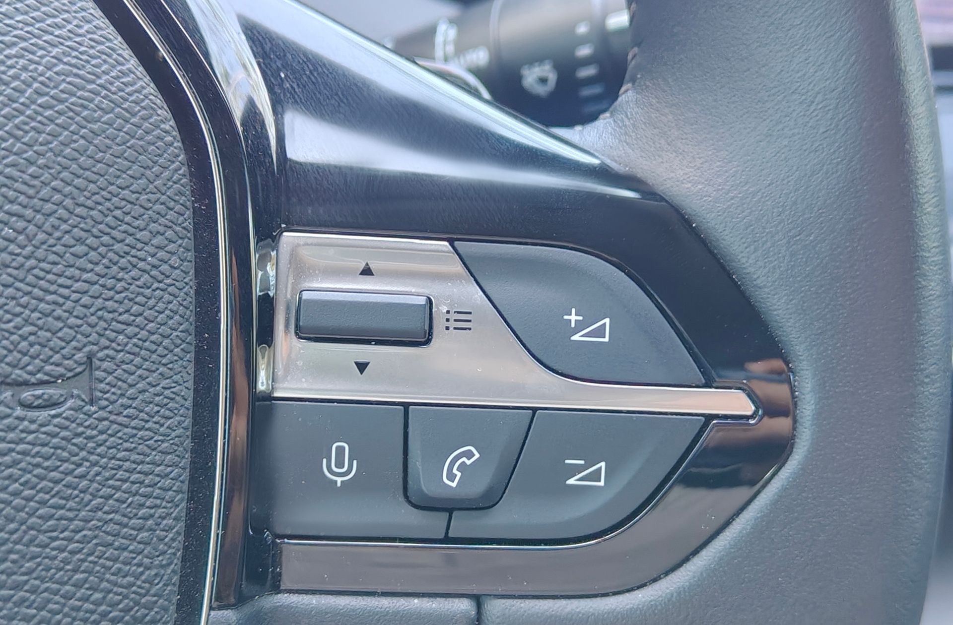 Peugeot 408 Allure Hybrid eDCS6 - foto 25