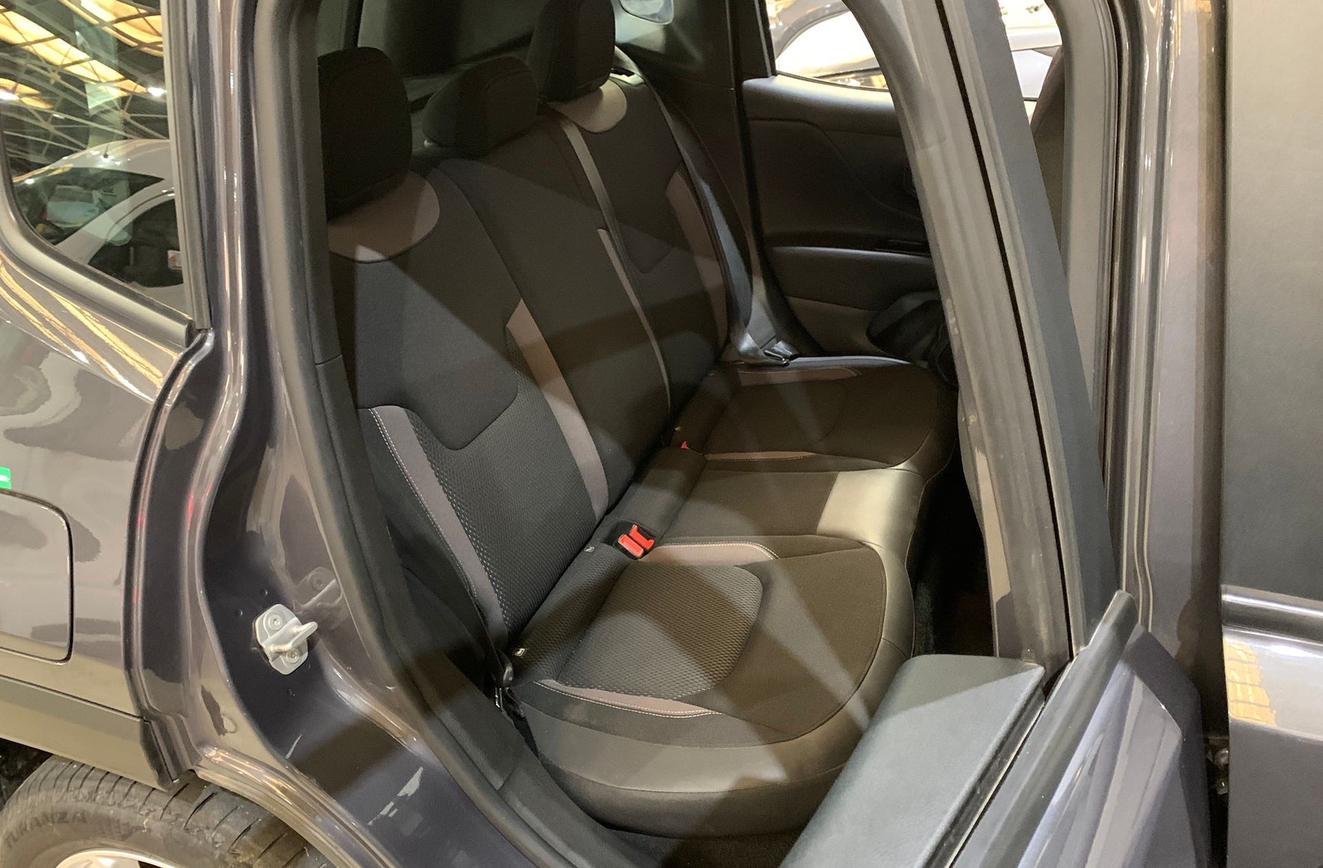 Jeep Renegade eHybrid 1.5 Limited ATX - foto 15