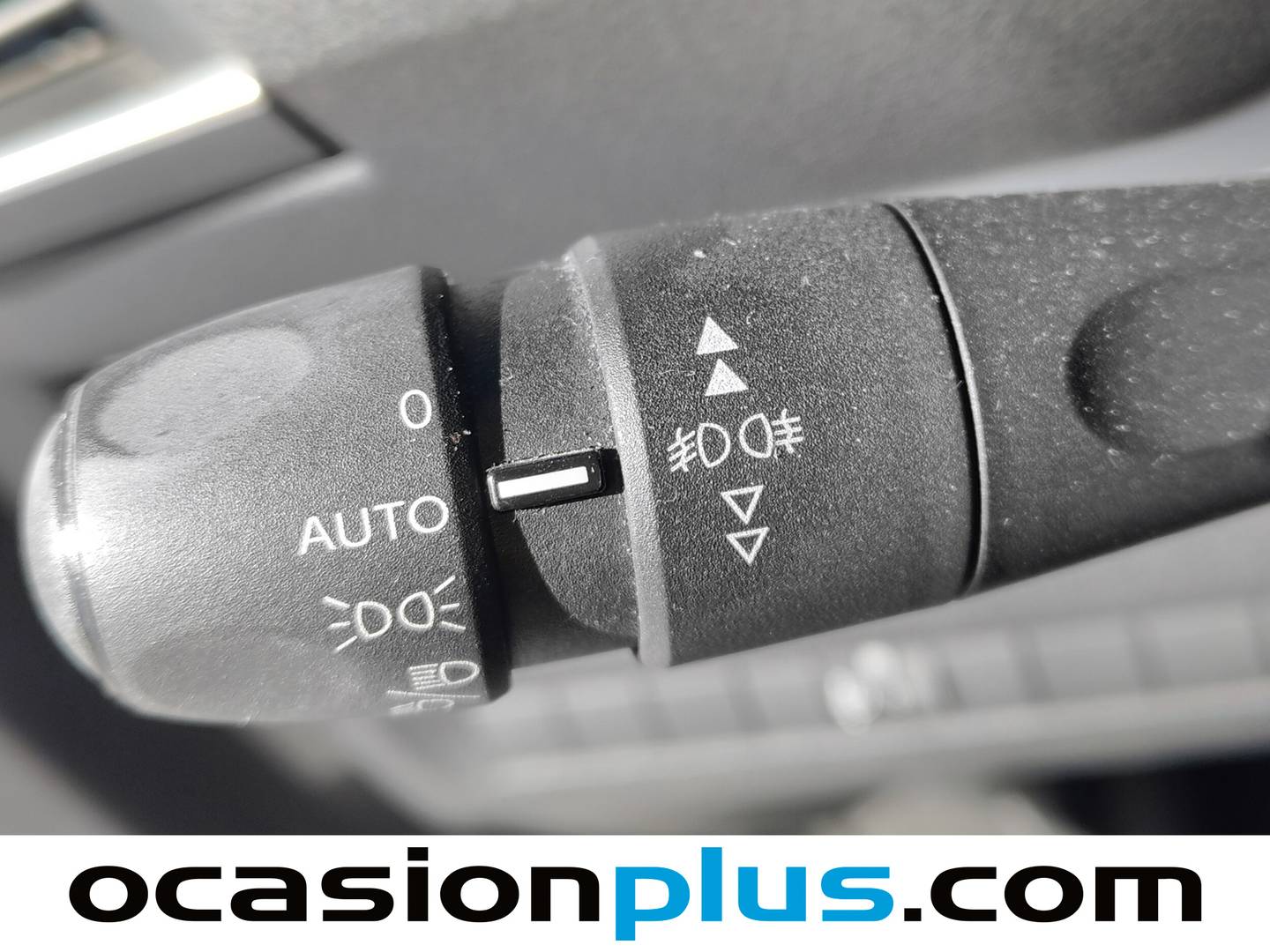 Extras y acabados del Peugeot Traveller Peugeot Traveller 1.6 BlueHDi Business Standard (115 CV) 9 Plazas
