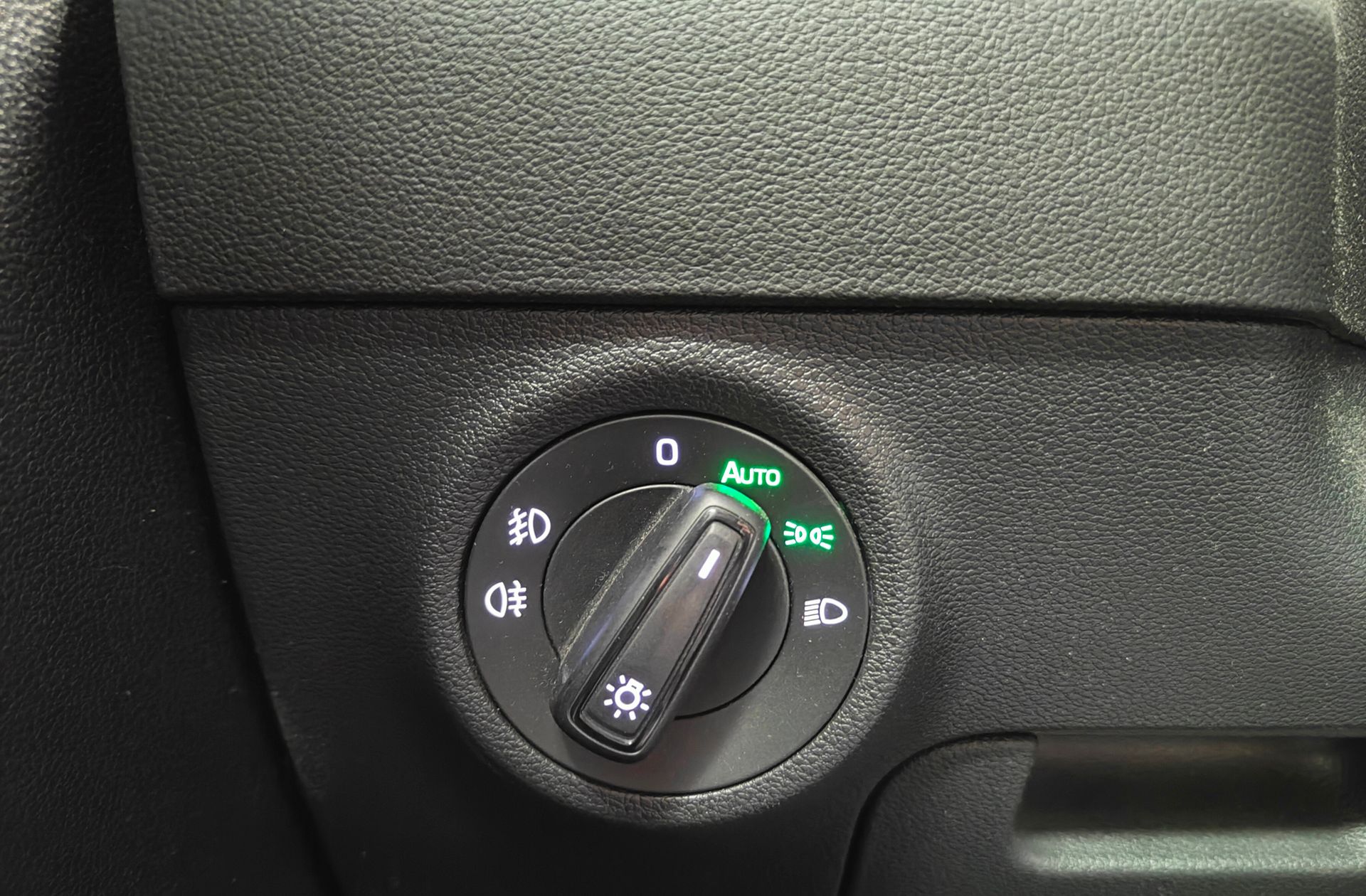 Škoda Karoq 1.6 TDI Ambition - foto 28