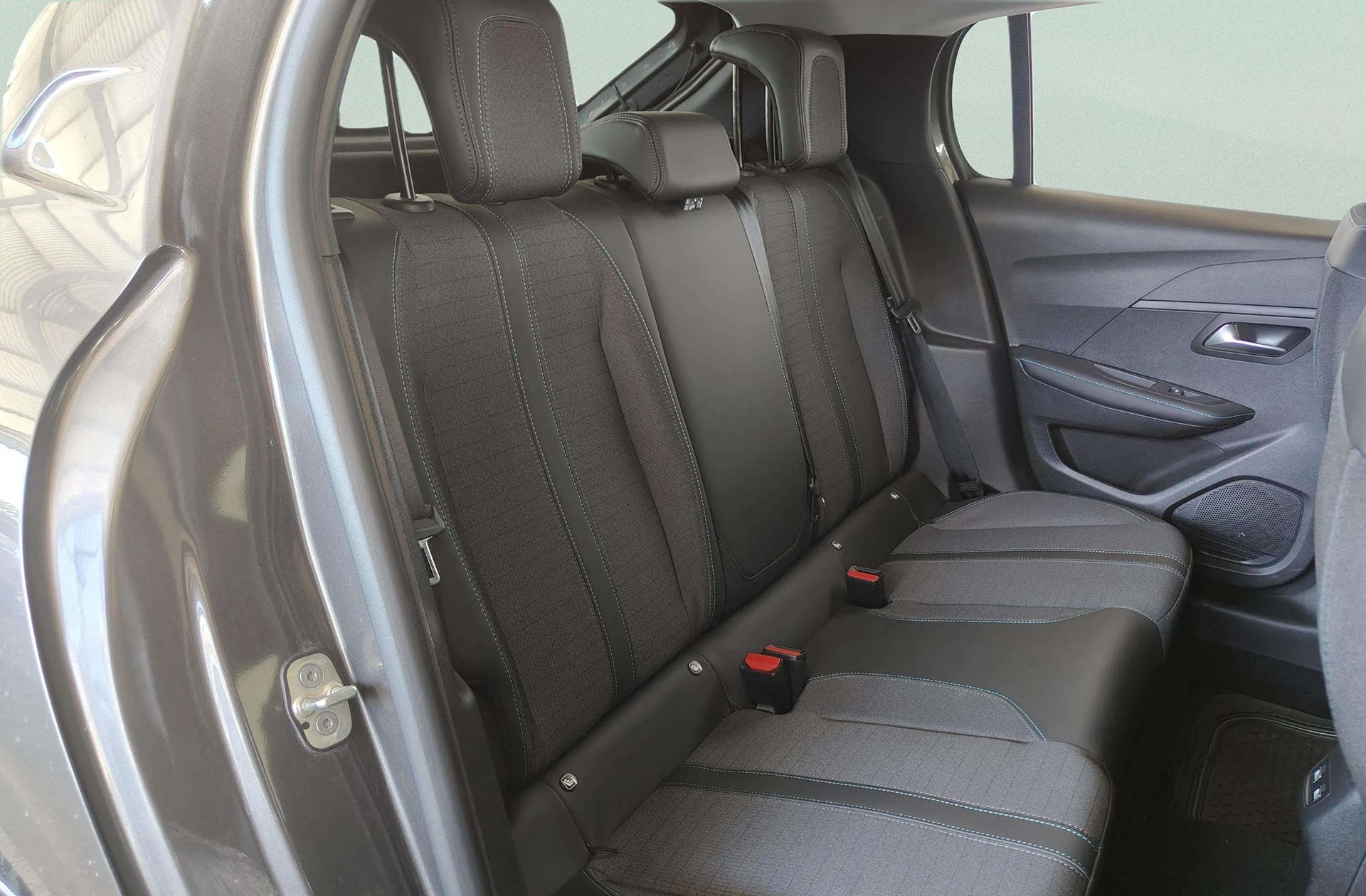 Peugeot 208 BlueHDi 100 Allure Pack - foto 17