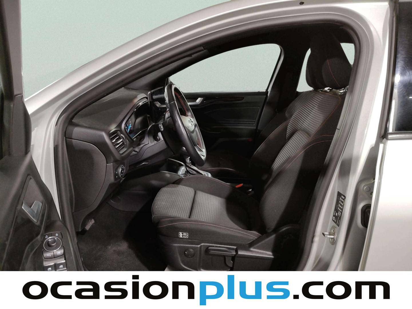 Foto asientos delanteros Ford Focus Ford Focus SportBreak 1.0 Ecoboost MHEV ST-Line Auto (155 CV)