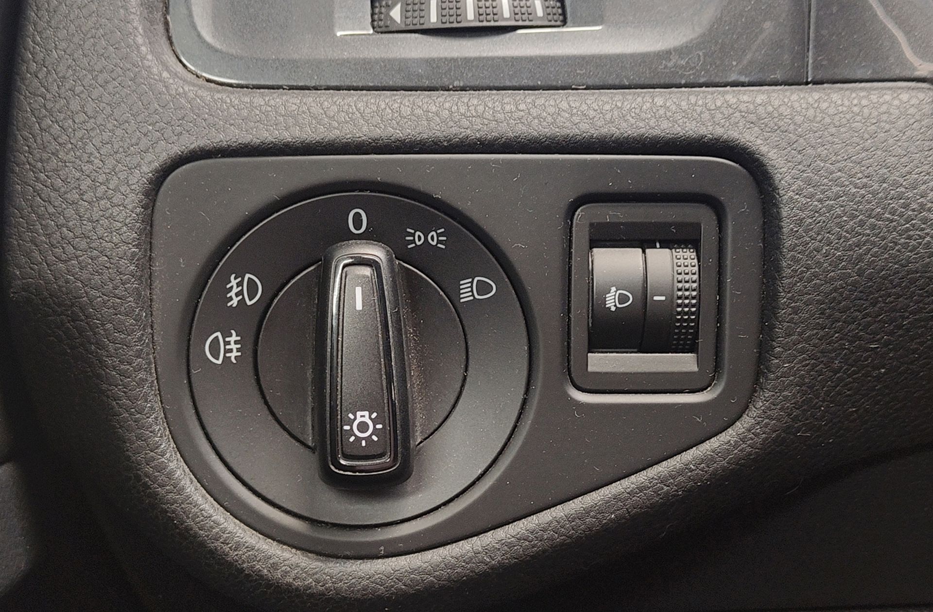 Volkswagen Golf Business Navi 1.6 TDI DSG - foto 23