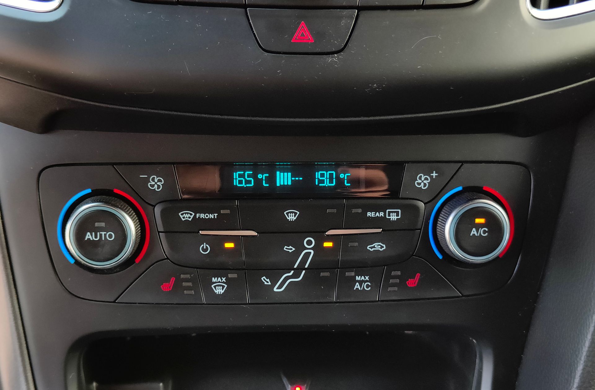 Ford Focus 1.5 EcoBoost ST-Line - foto 36