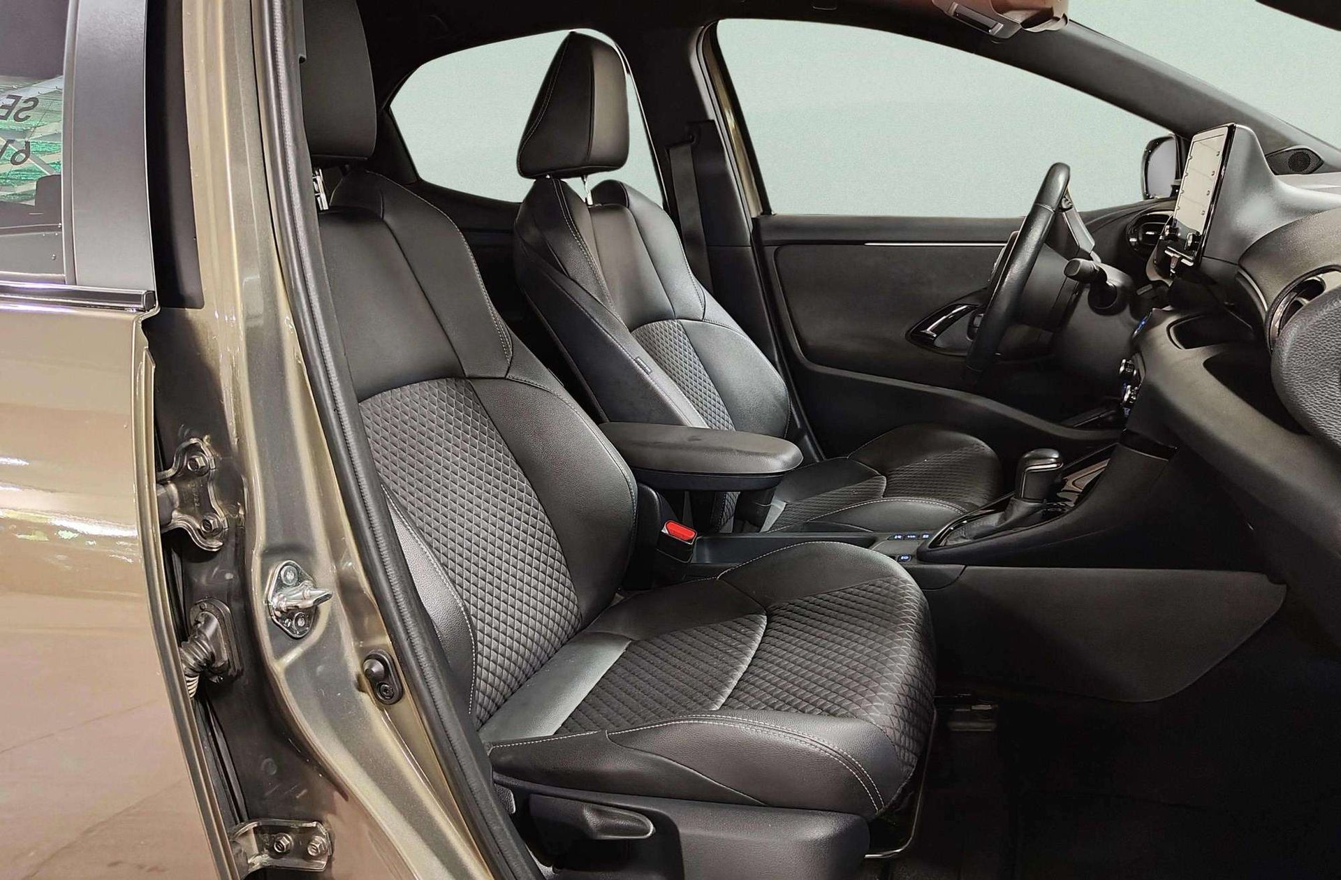 Toyota Yaris 120H Style - foto 18