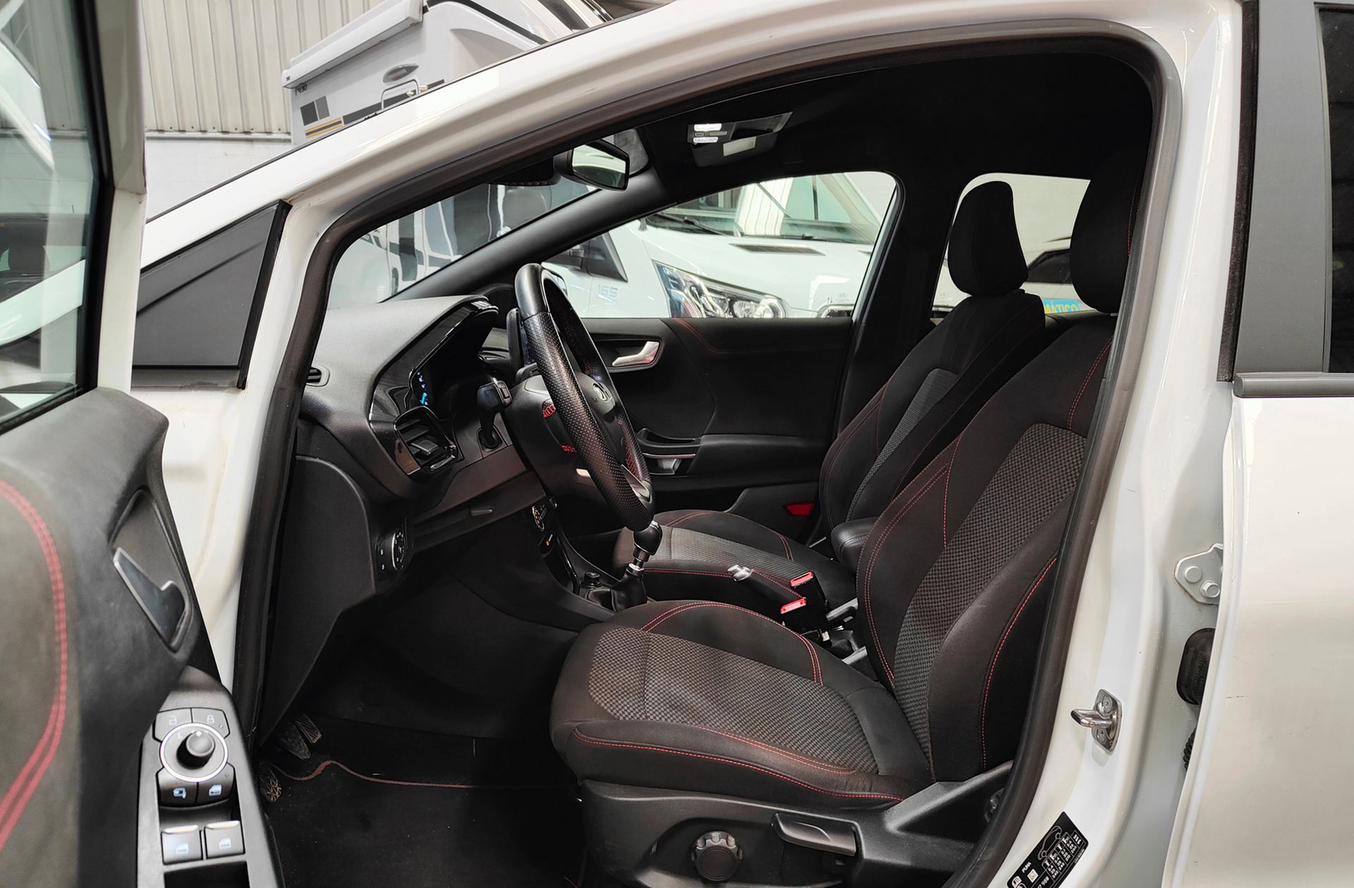Ford Puma 1.0 EcoBoost MHEV ST-Line Design - foto 11