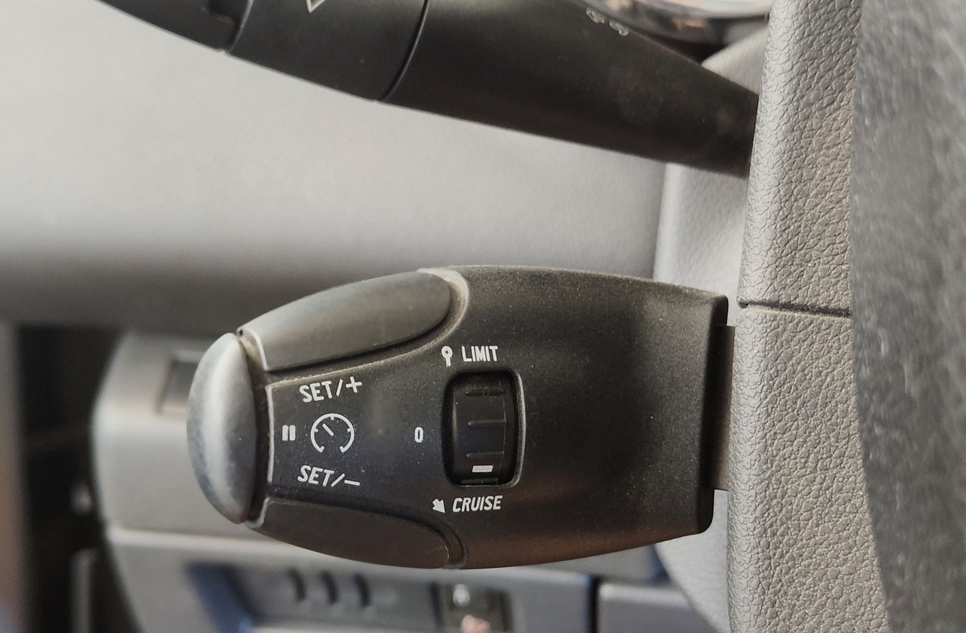 Peugeot 5008 2.0 BlueHDi Allure FAP 7 plazas - foto 26