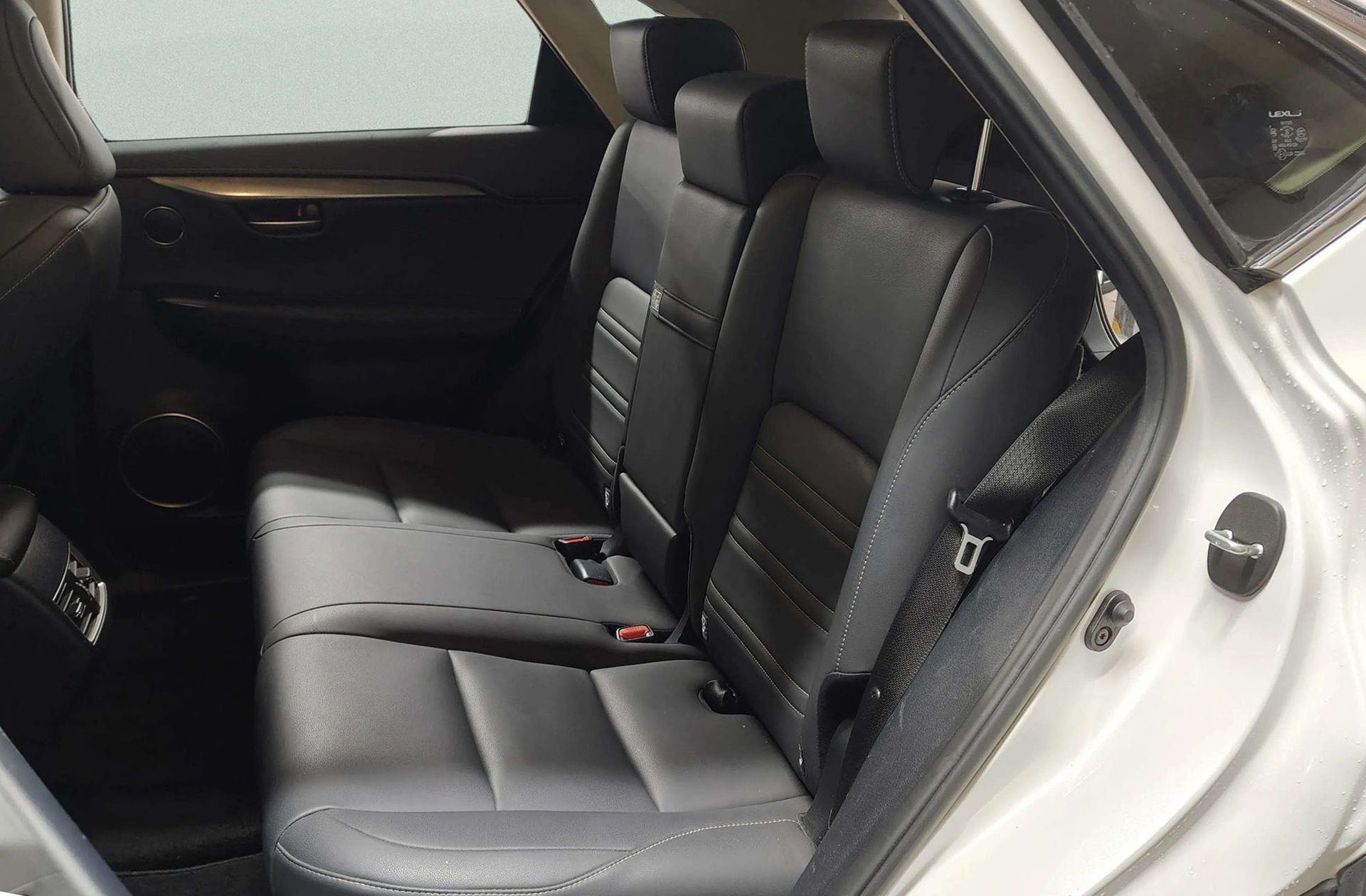 Lexus NX 300h Premium 2WD - foto 15