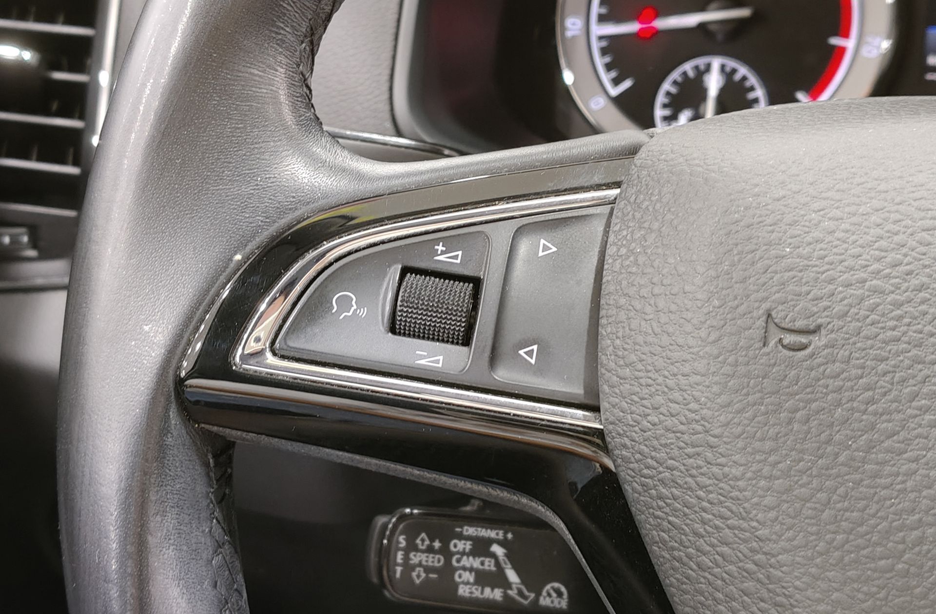 Škoda Karoq 1.0 TSI Ambition - foto 26