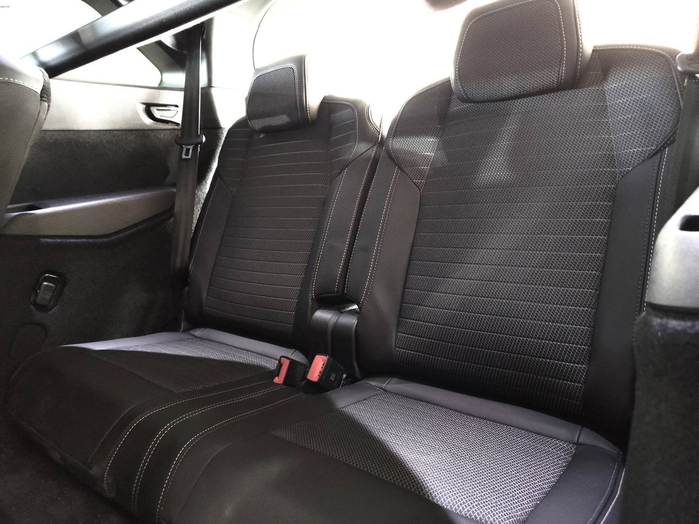 Foto Peugeot 5008 Hybrid Peugeot 5008 Hybrid 1.2 Allure eDCS6 (136 CV) 7 Plazas