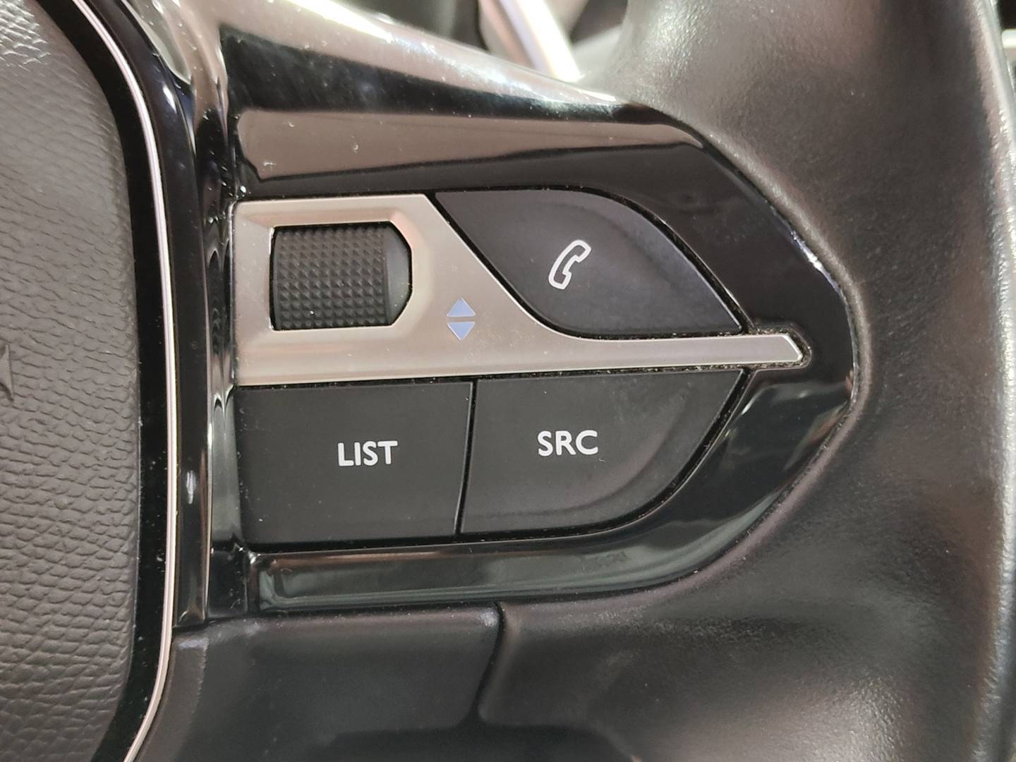 Foto Peugeot 3008 Peugeot 3008 PureTech 130 S&S Allure EAT8 (130 CV)