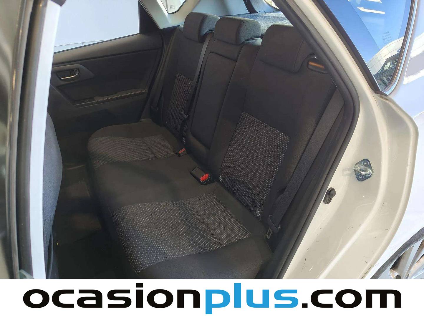Foto asientos traseros Toyota Auris Toyota Auris Hybrid Active (136 CV)