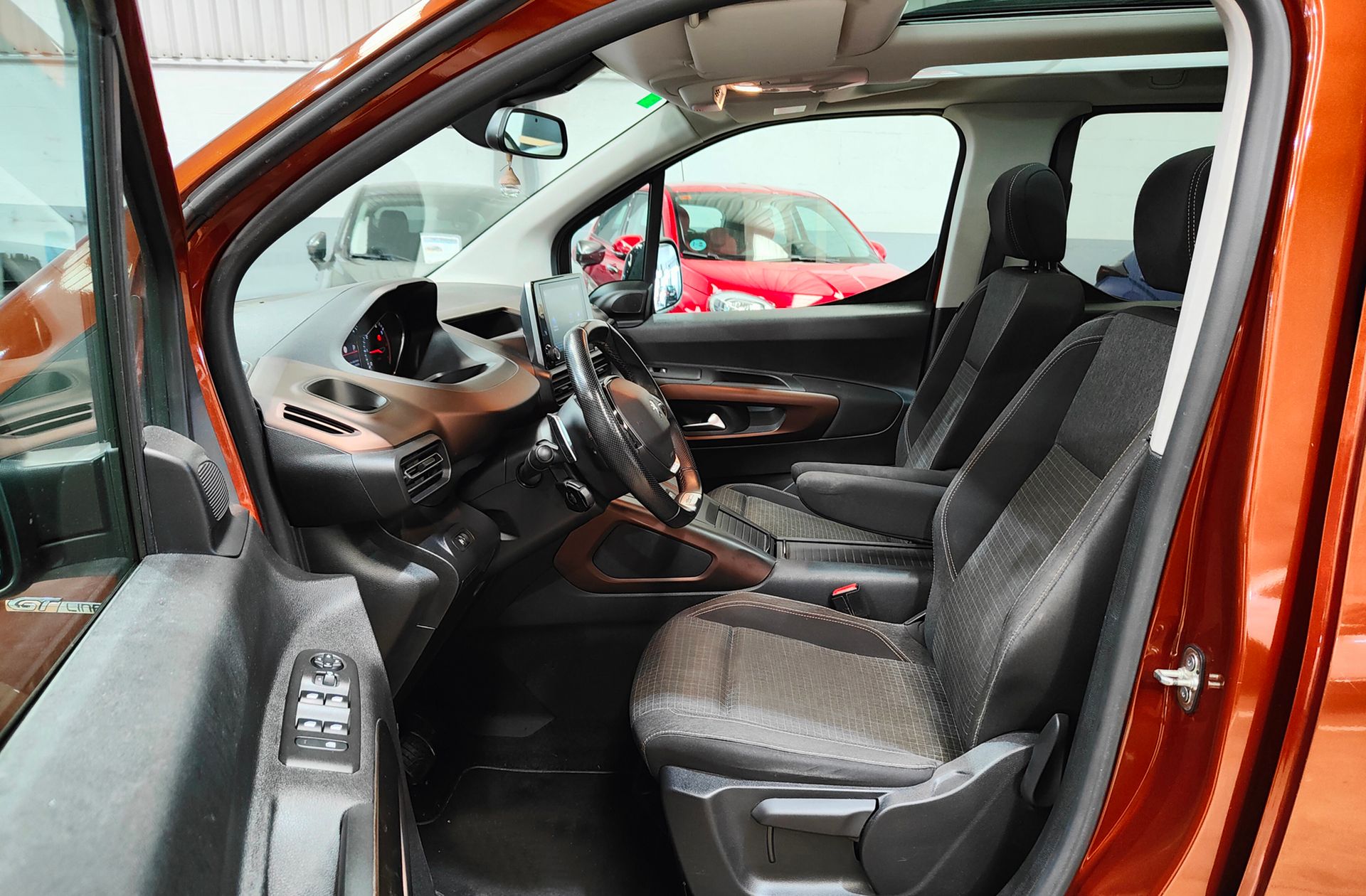 Peugeot Rifter PureTech 130 GT Line Standard EAT8 - foto 12