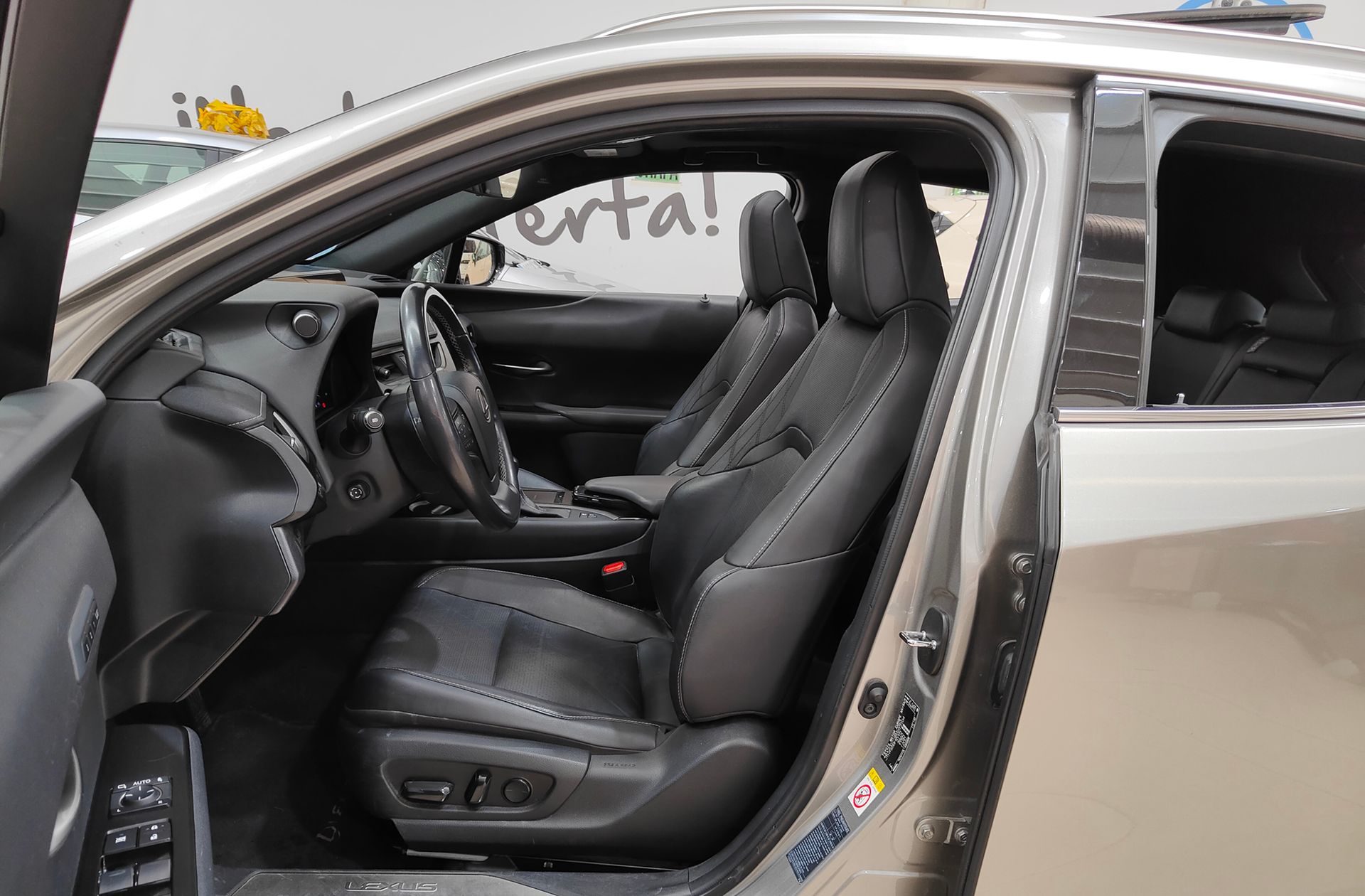 Lexus UX 250h Luxury - foto 12