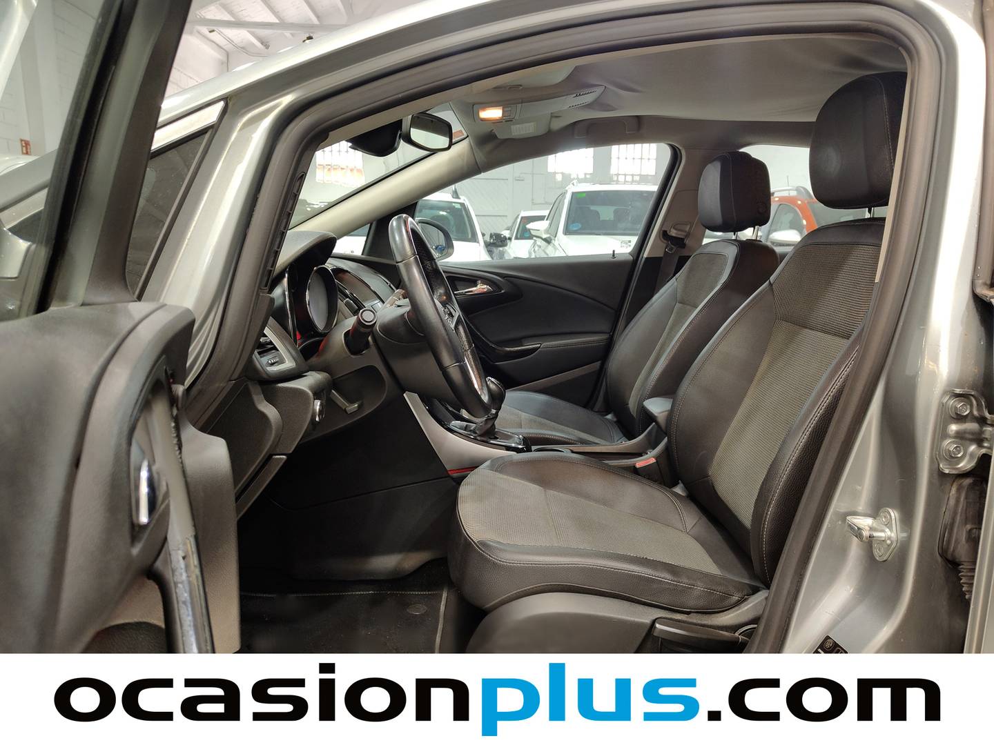 Foto asientos delanteros Opel Astra Opel Astra 1.6 CDTI Excellence (110 CV)