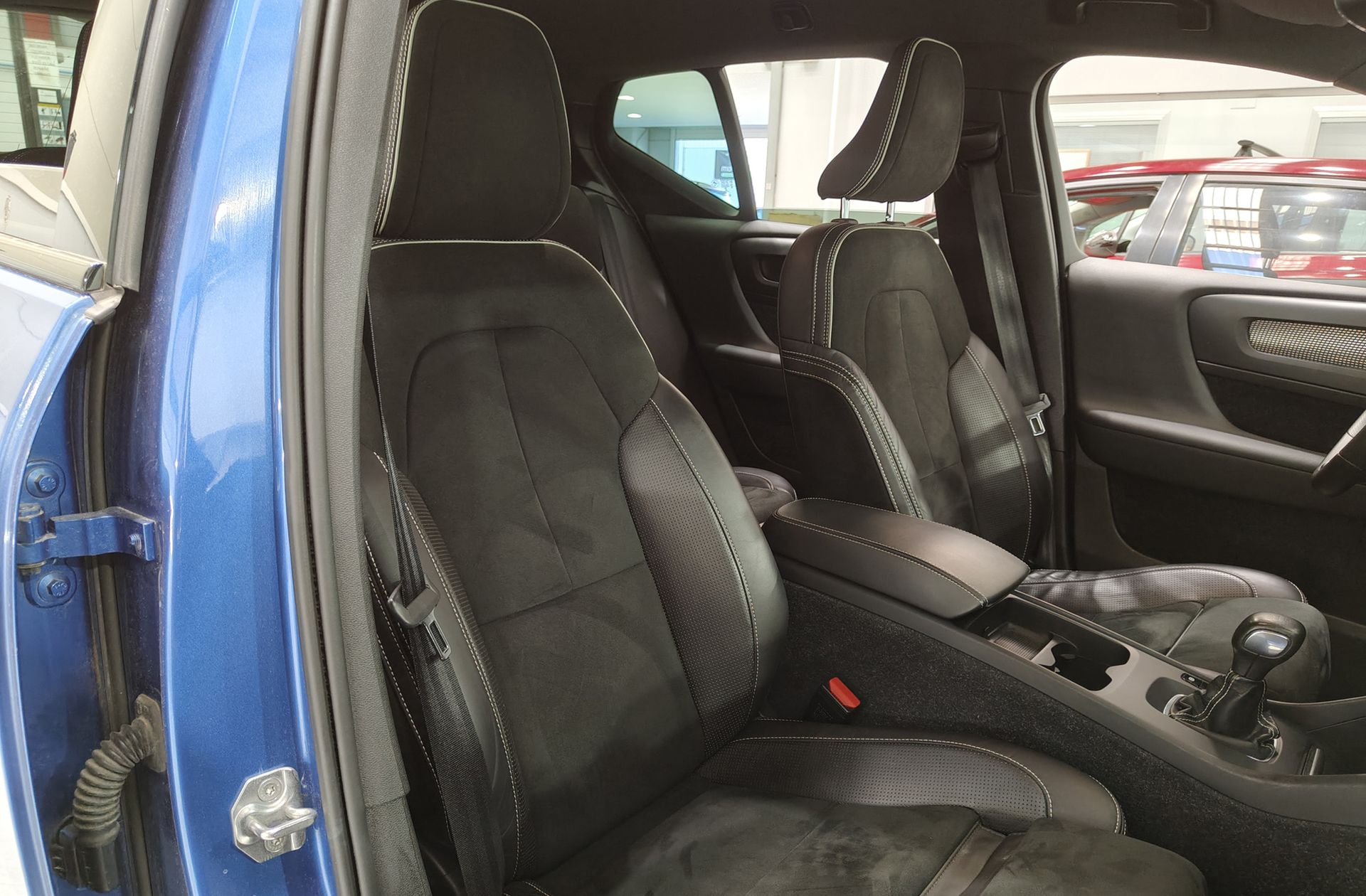 Volvo XC40 D3 R-Design - foto 23