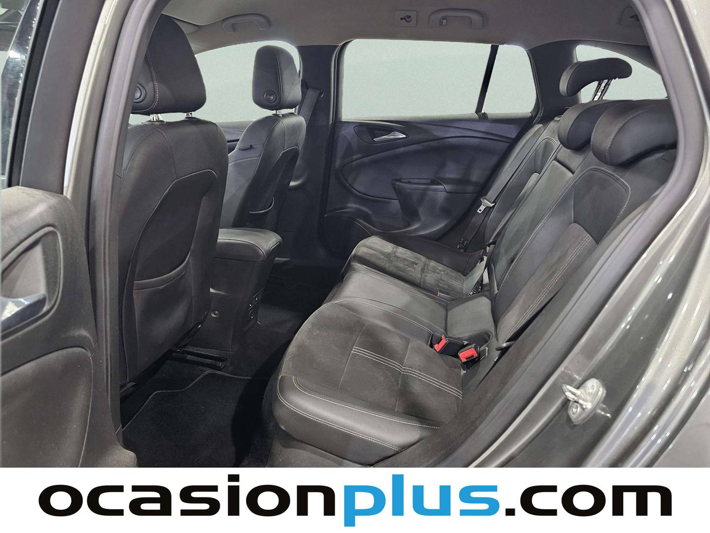 Foto asientos traseros Opel Astra Opel Astra Sports Tourer 1.2 Turbo SHR Elegance (145 CV)
