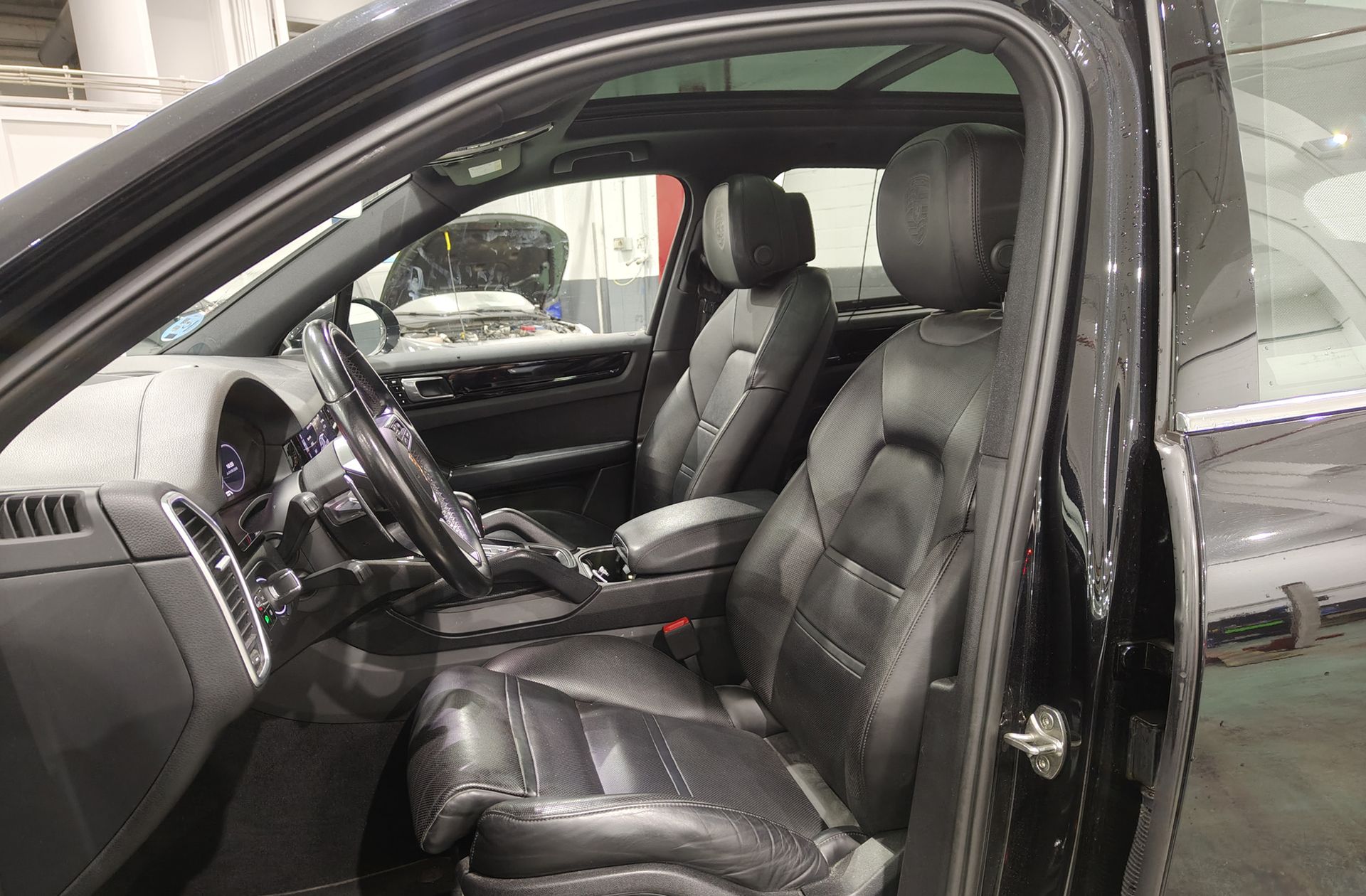 Porsche Cayenne - foto 12