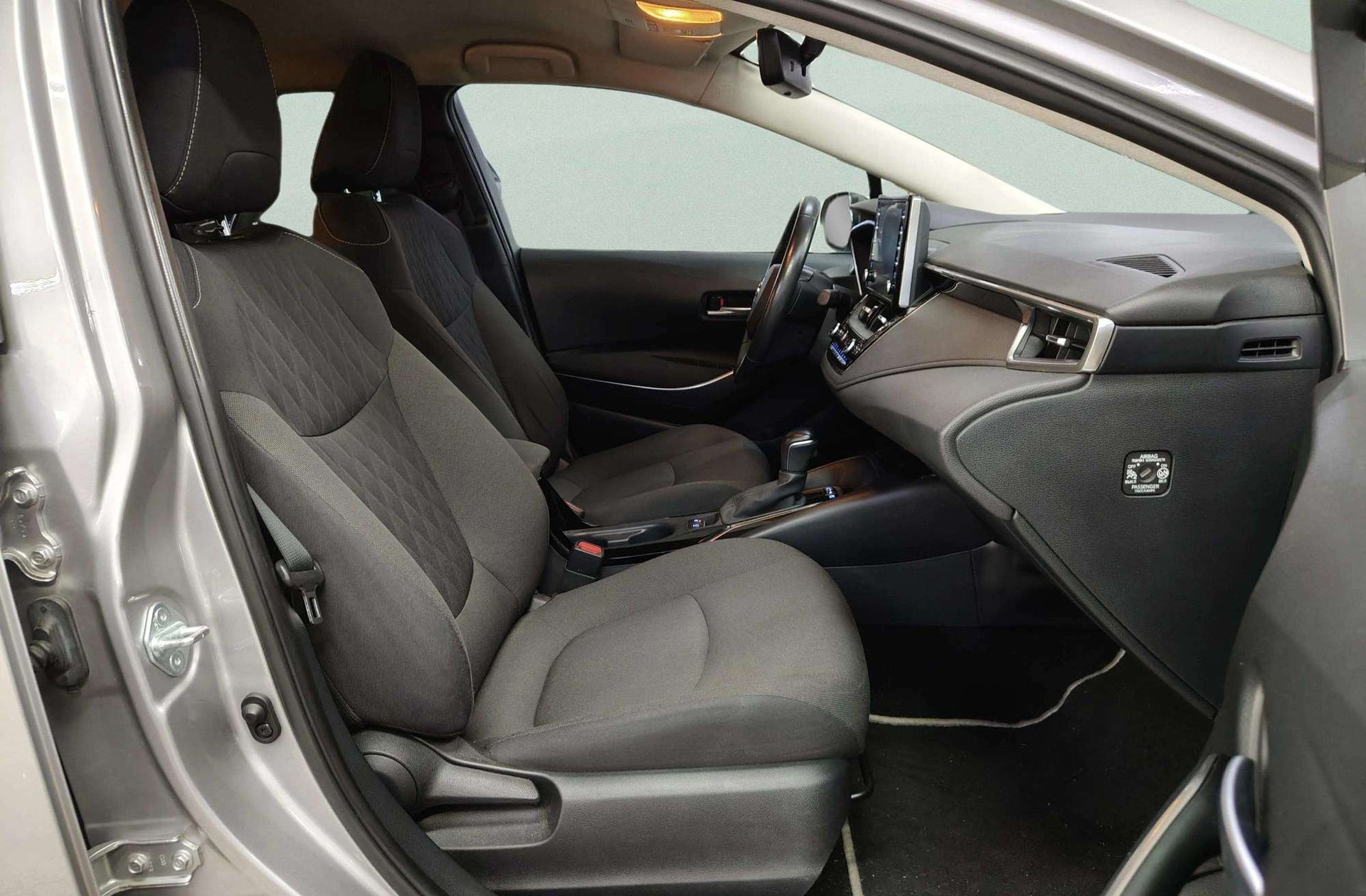 Toyota Corolla 1.8 125 Híbrido Active Tech E-CVT Sedán - foto 19